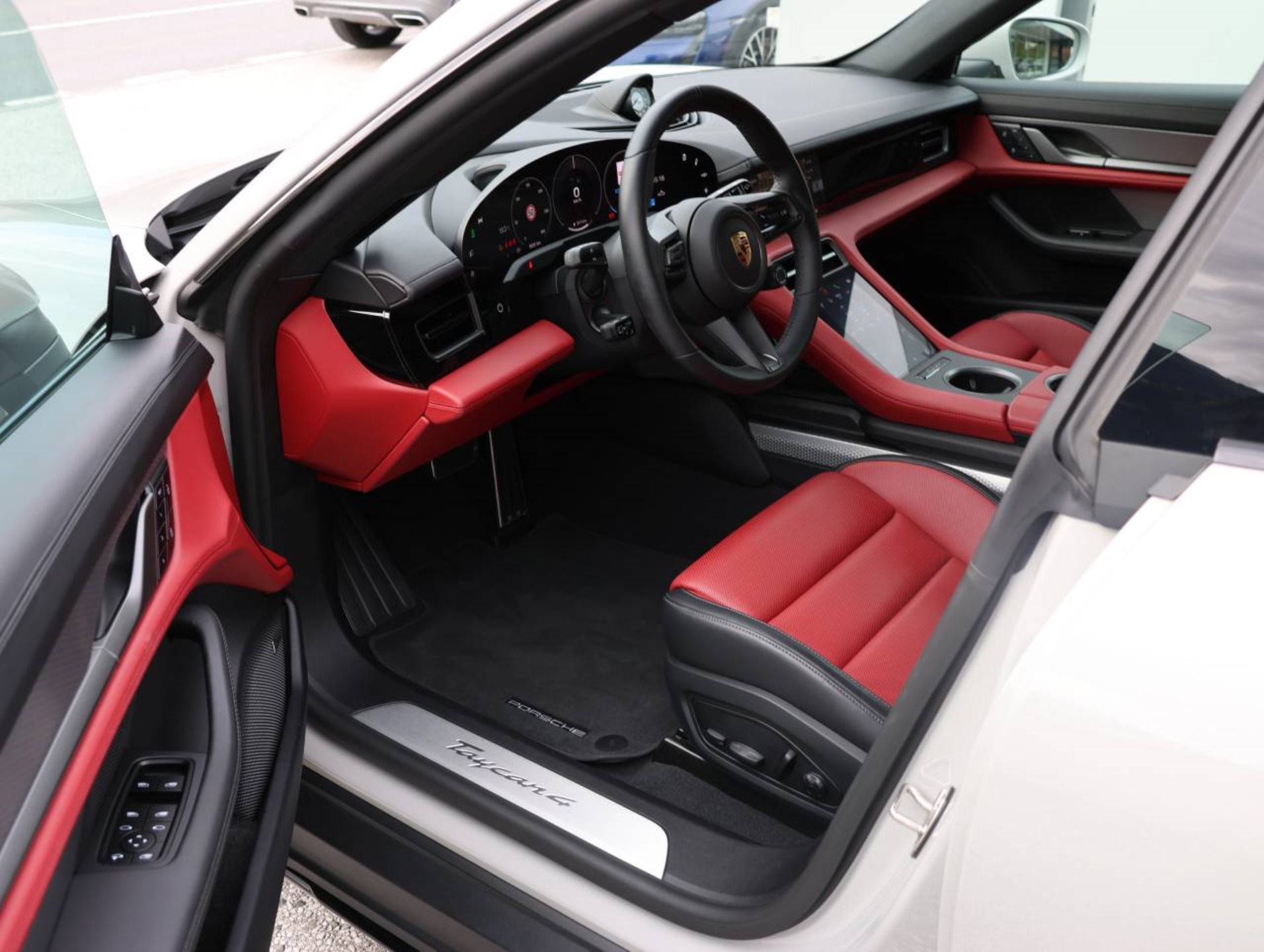PORSCHE Taycan 4 Cross Turismo-image-10