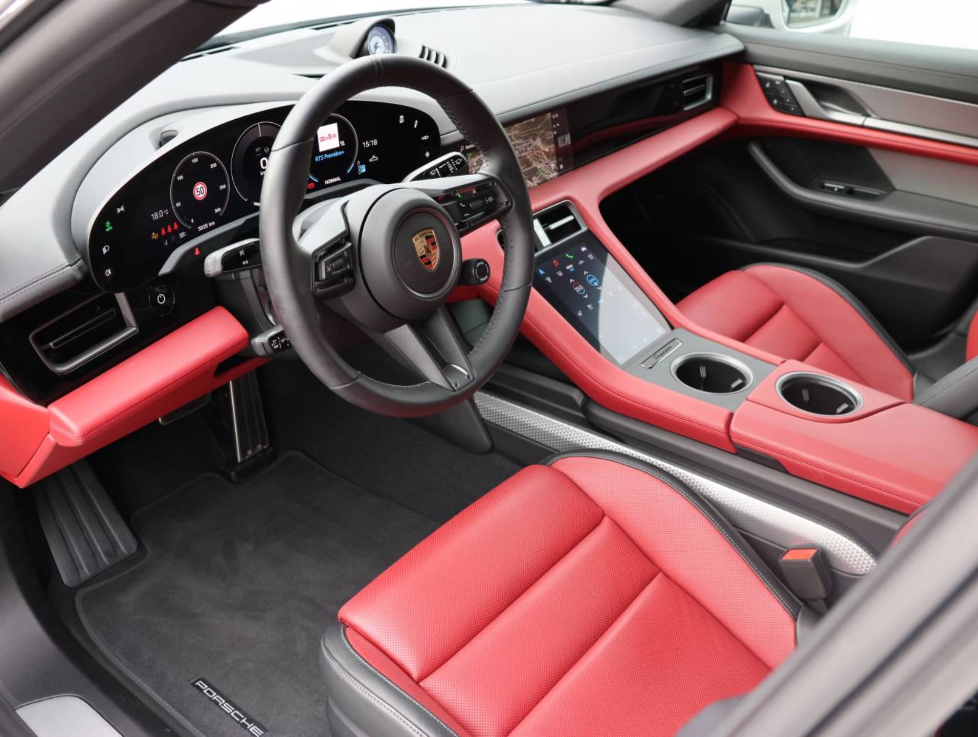 PORSCHE Taycan 4 Cross Turismo-image-3