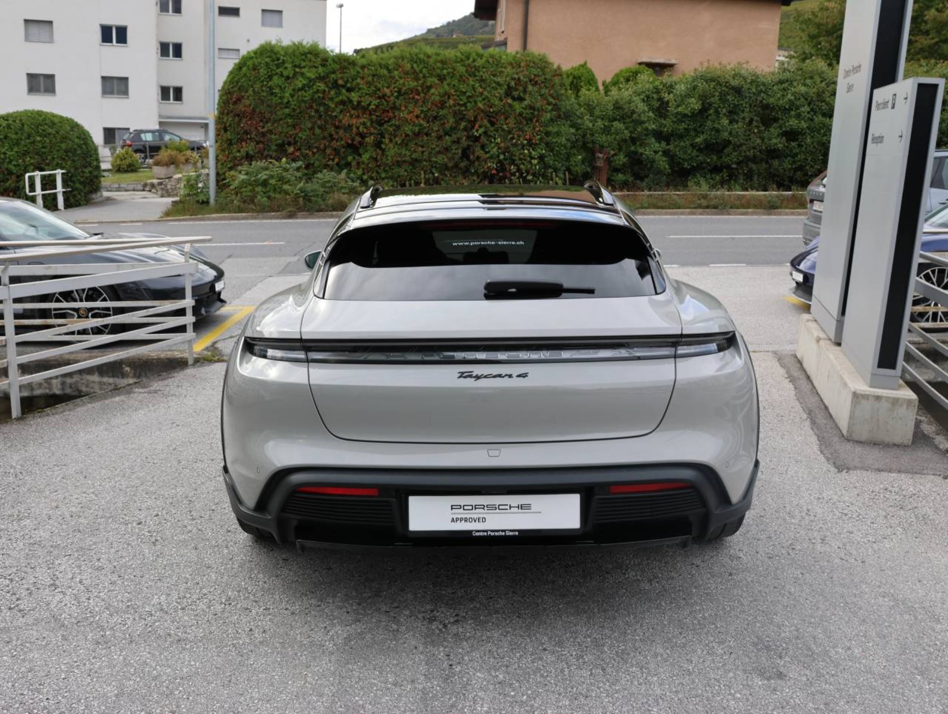PORSCHE Taycan 4 Cross Turismo-image-2