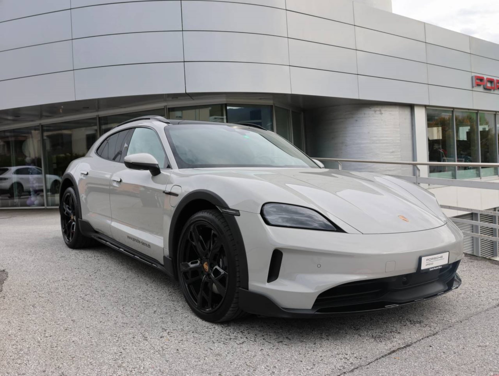 PORSCHE Taycan 4 Cross Turismo-image-6