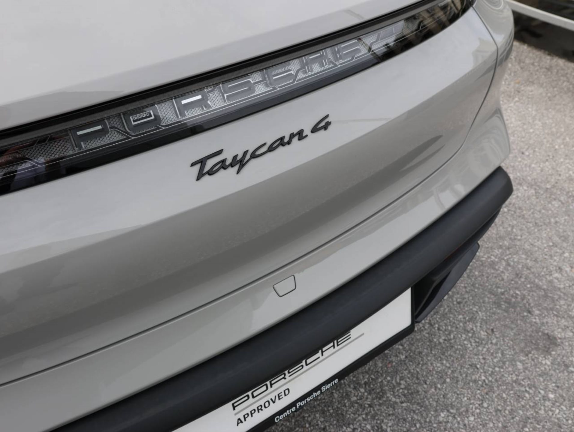 PORSCHE Taycan 4 Cross Turismo-image-22