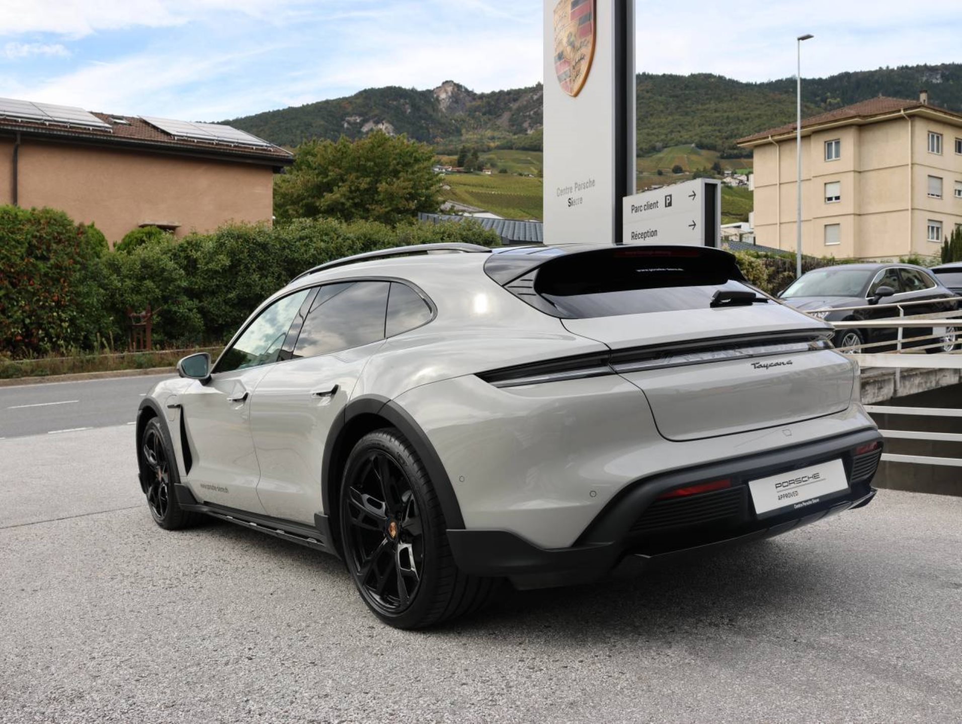 PORSCHE Taycan 4 Cross Turismo-image-1