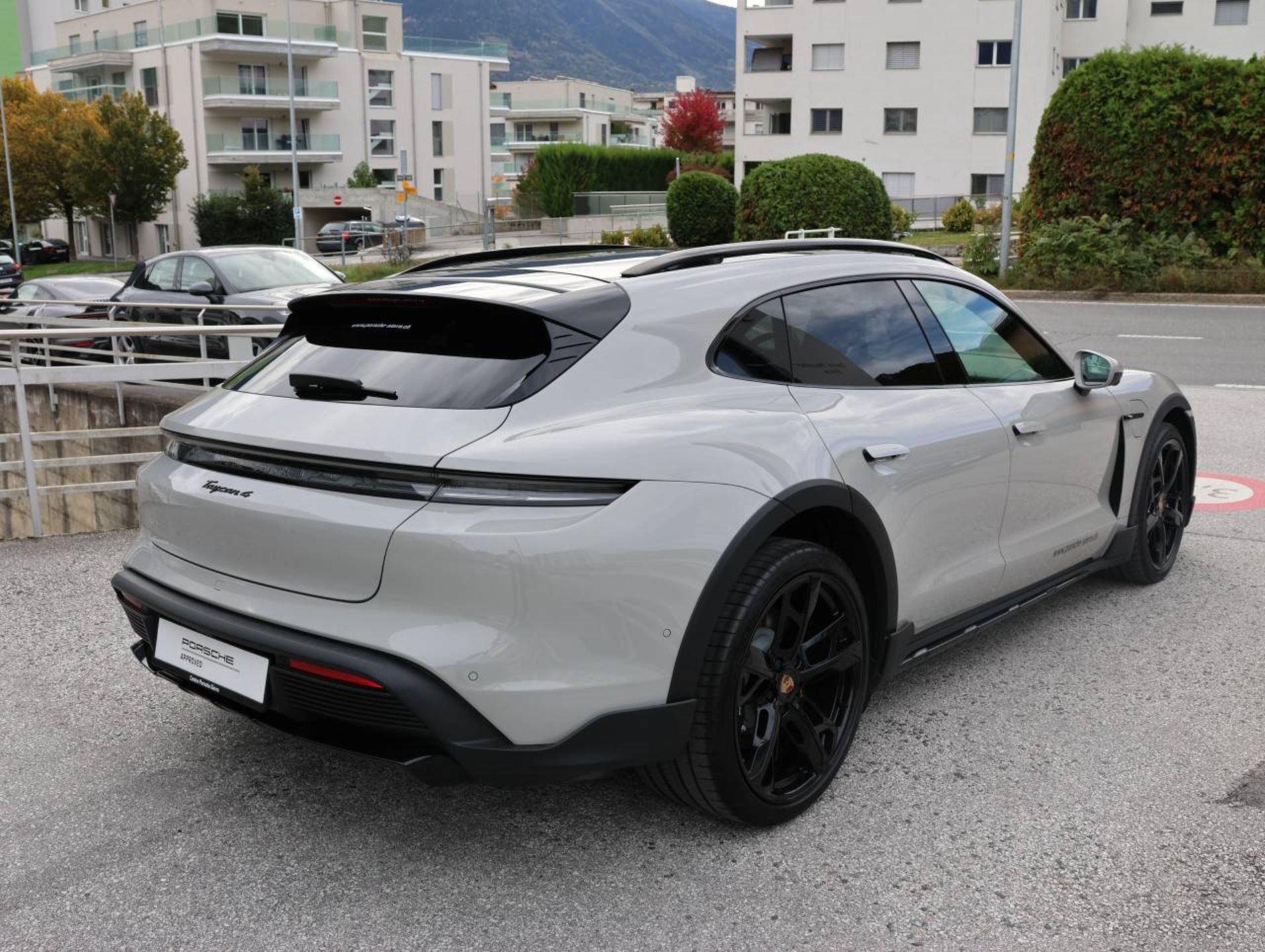 PORSCHE Taycan 4 Cross Turismo-image-5