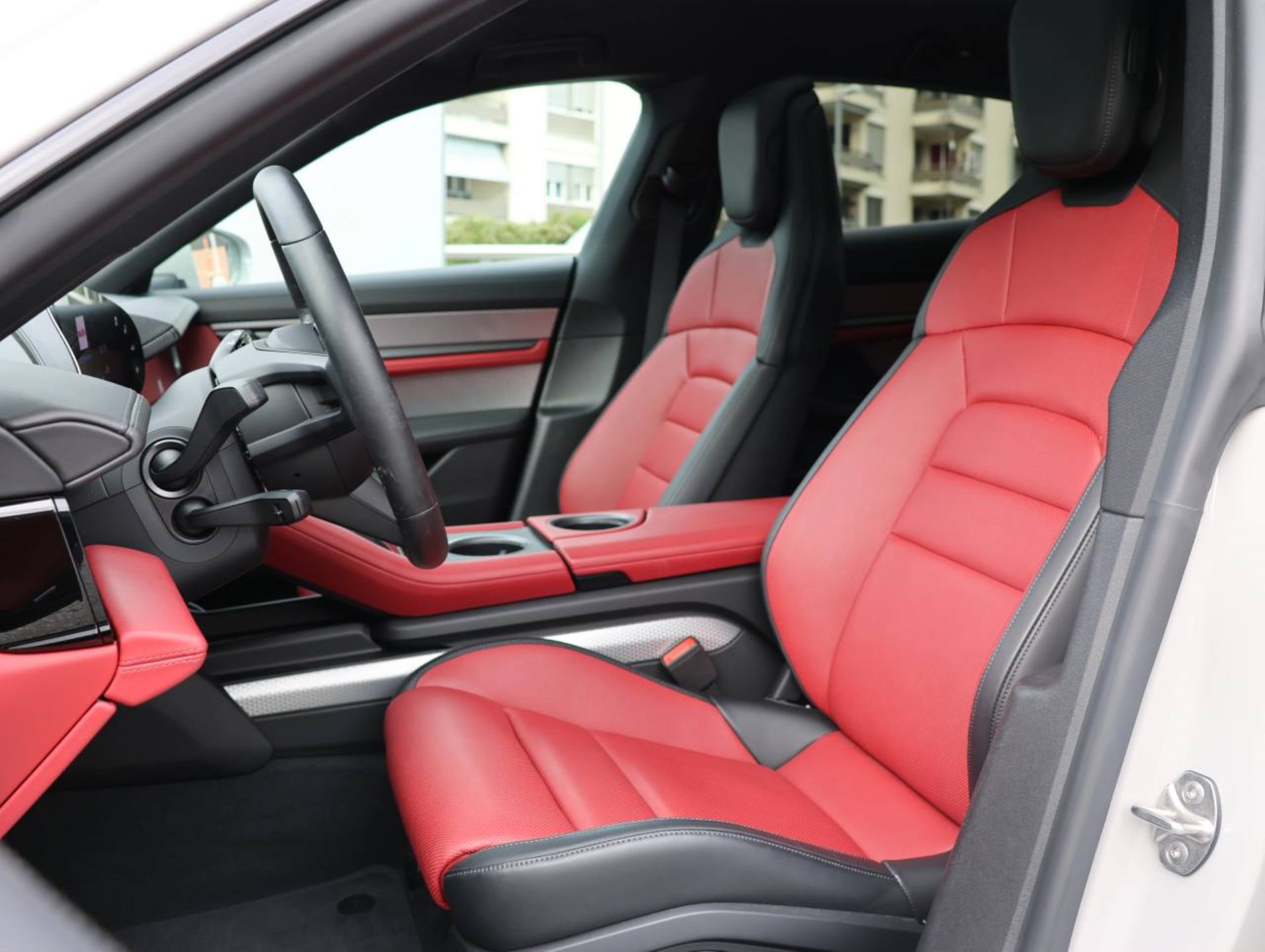PORSCHE Taycan 4 Cross Turismo-image-11