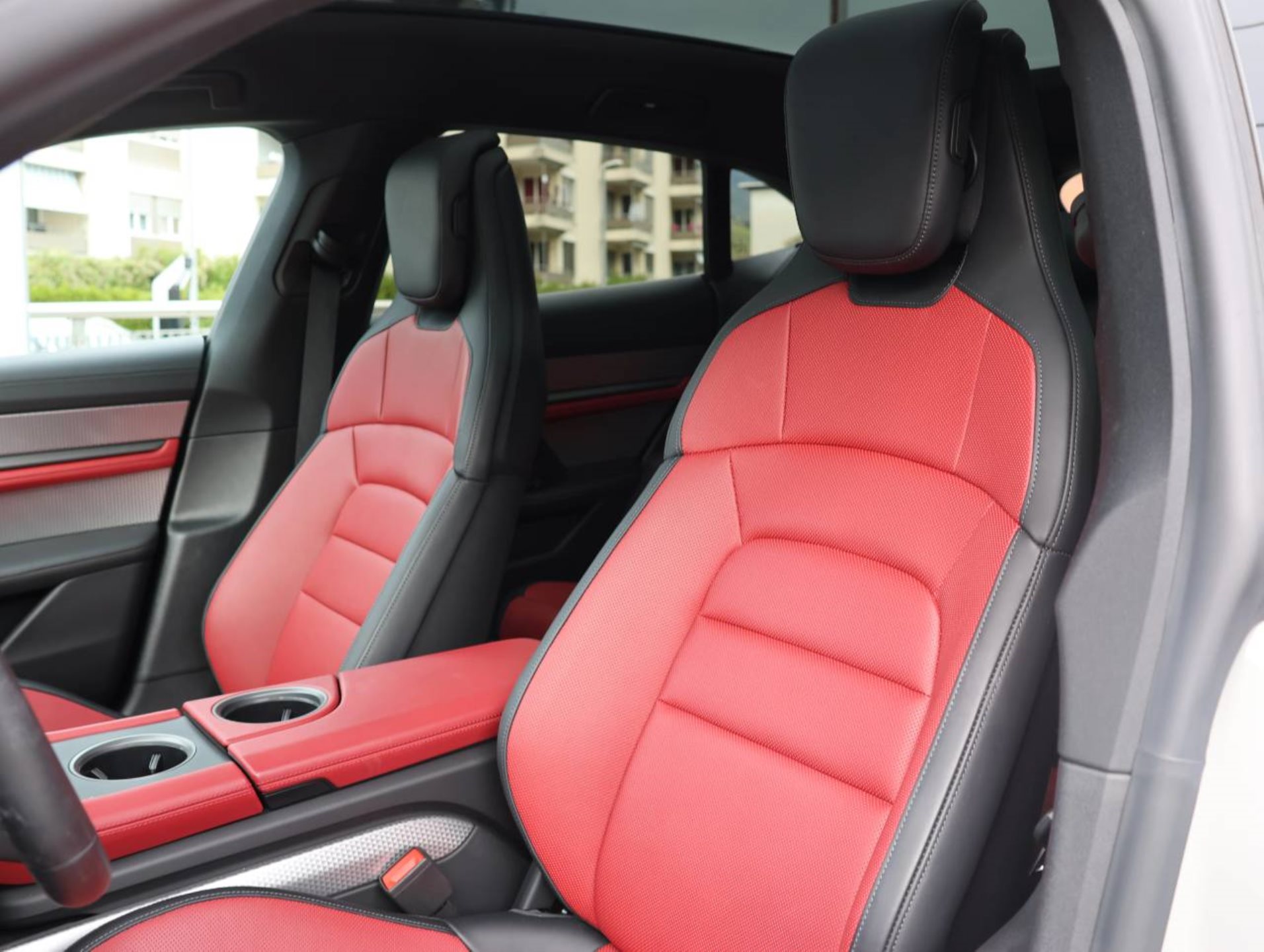 PORSCHE Taycan 4 Cross Turismo-image-4