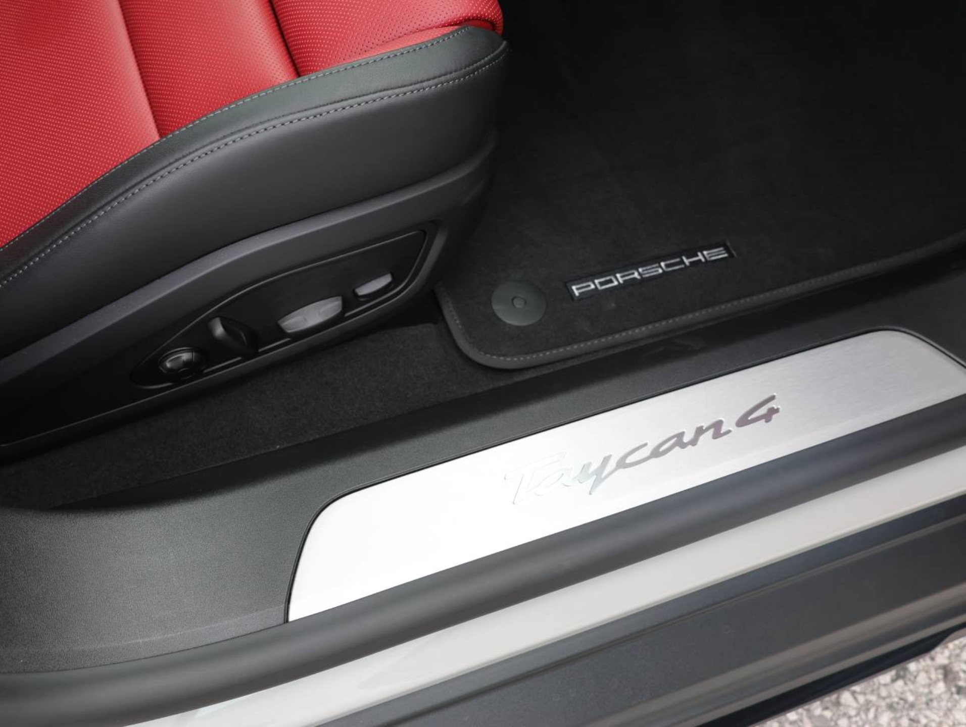 PORSCHE Taycan 4 Cross Turismo-image-26