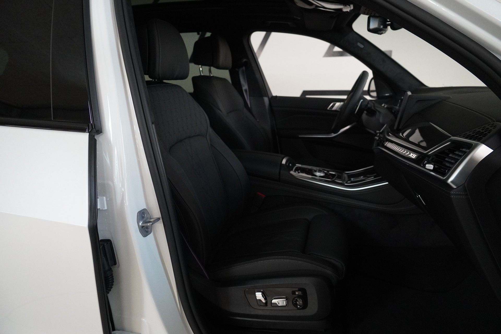 BMW X5 xDrive 48V 40d M Sport Pro Steptronic-image-14
