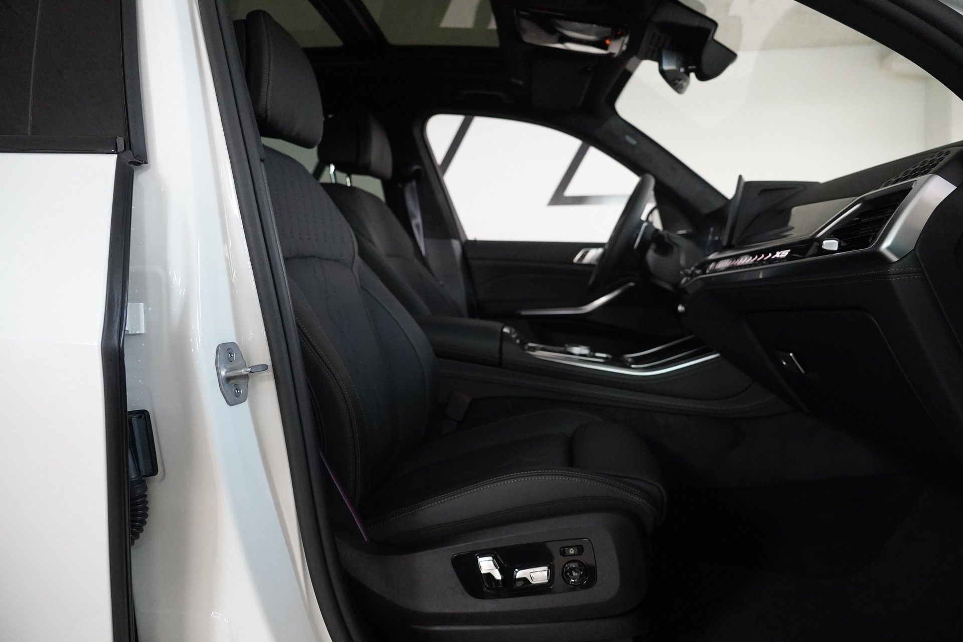 BMW X5 xDrive 48V 40d M Sport Pro Steptronic-image-13