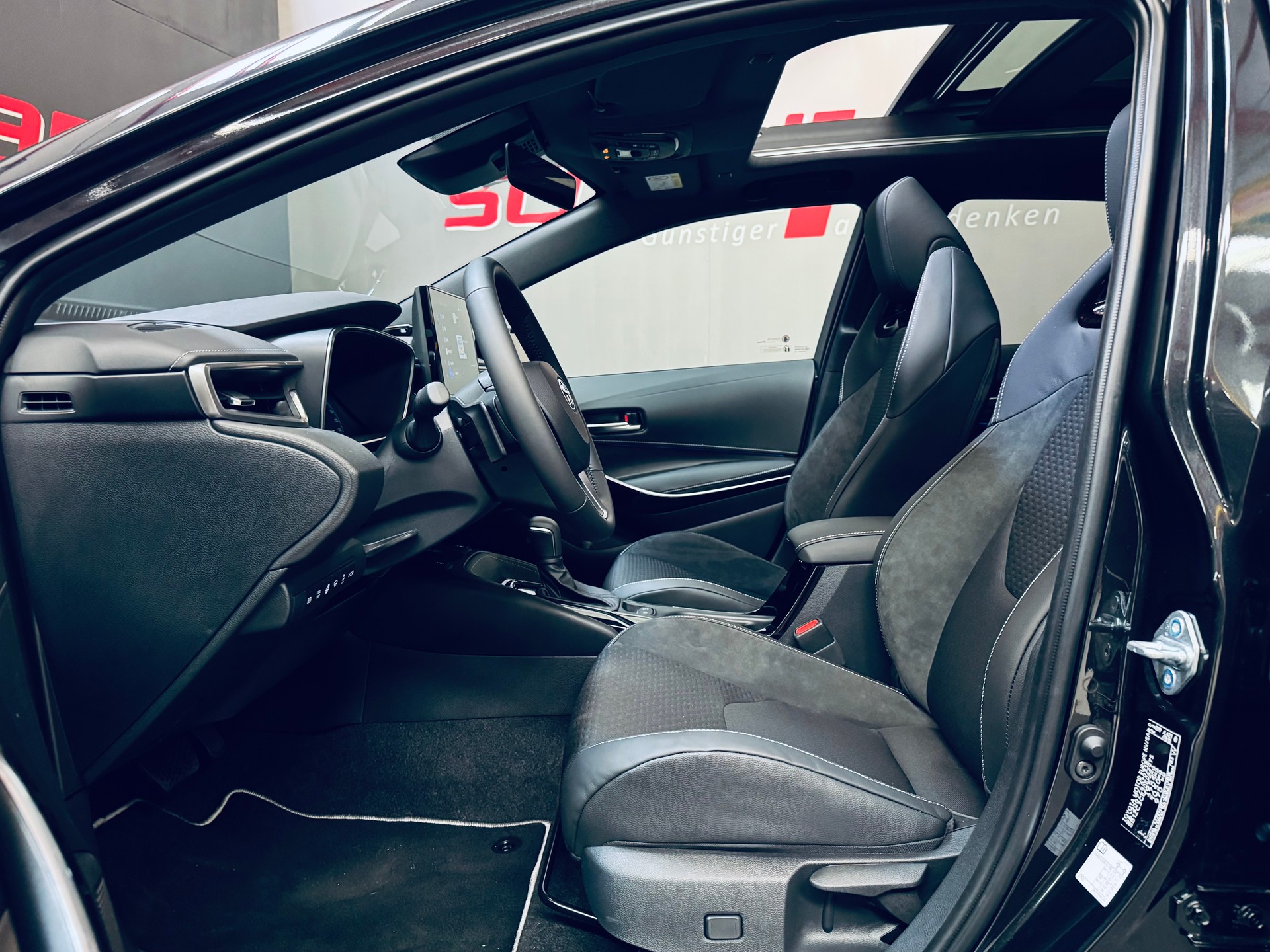 TOYOTA Corolla Touring Sports 2.0 HSD Premium e-CVT-image-11