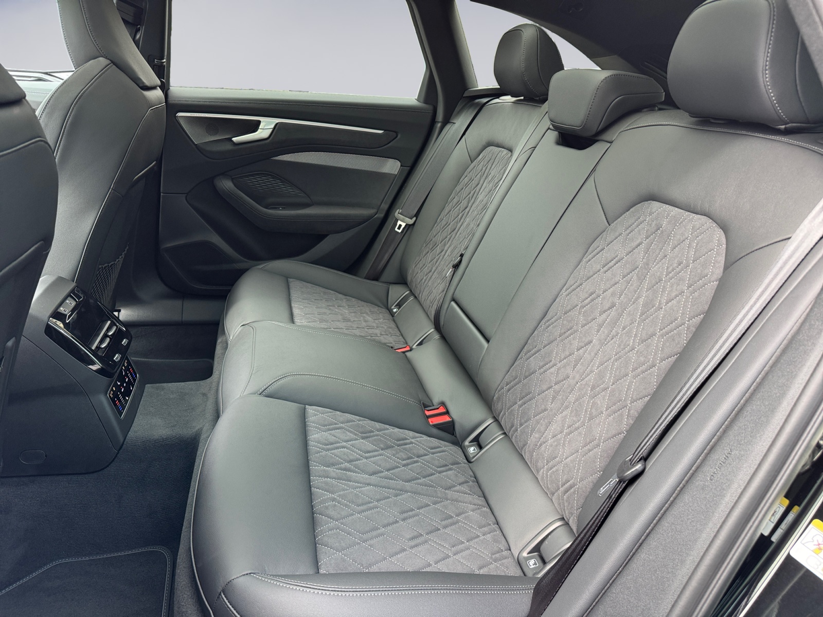 AUDI A6 Avant e-hybrid quattro 220 kW S tronic-image-10