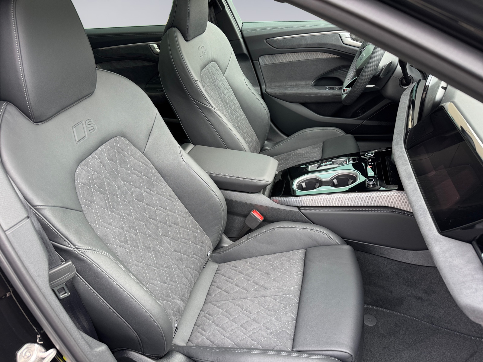 AUDI A6 Avant e-hybrid quattro 220 kW S tronic-image-12