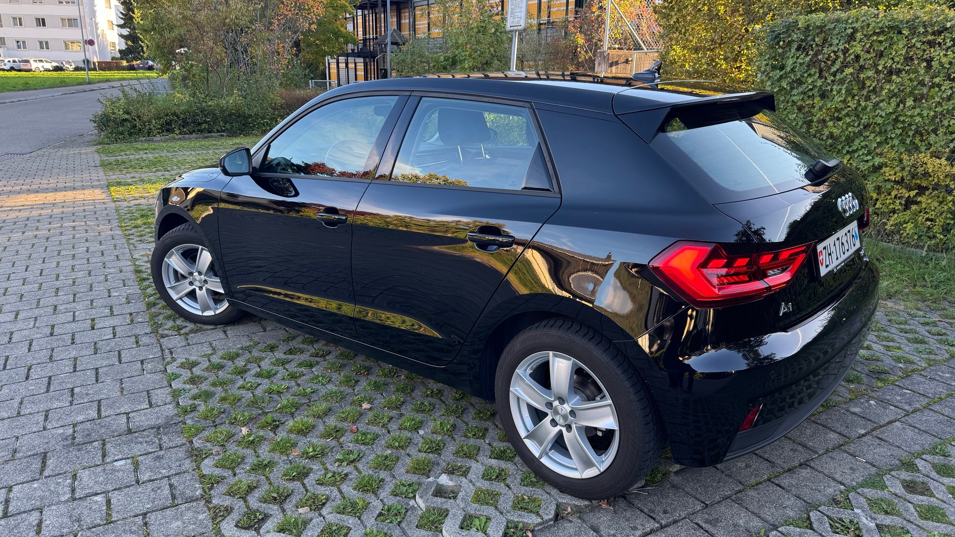 AUDI A1 Sportback 30 TFSI Attraction S-tronic-image-1