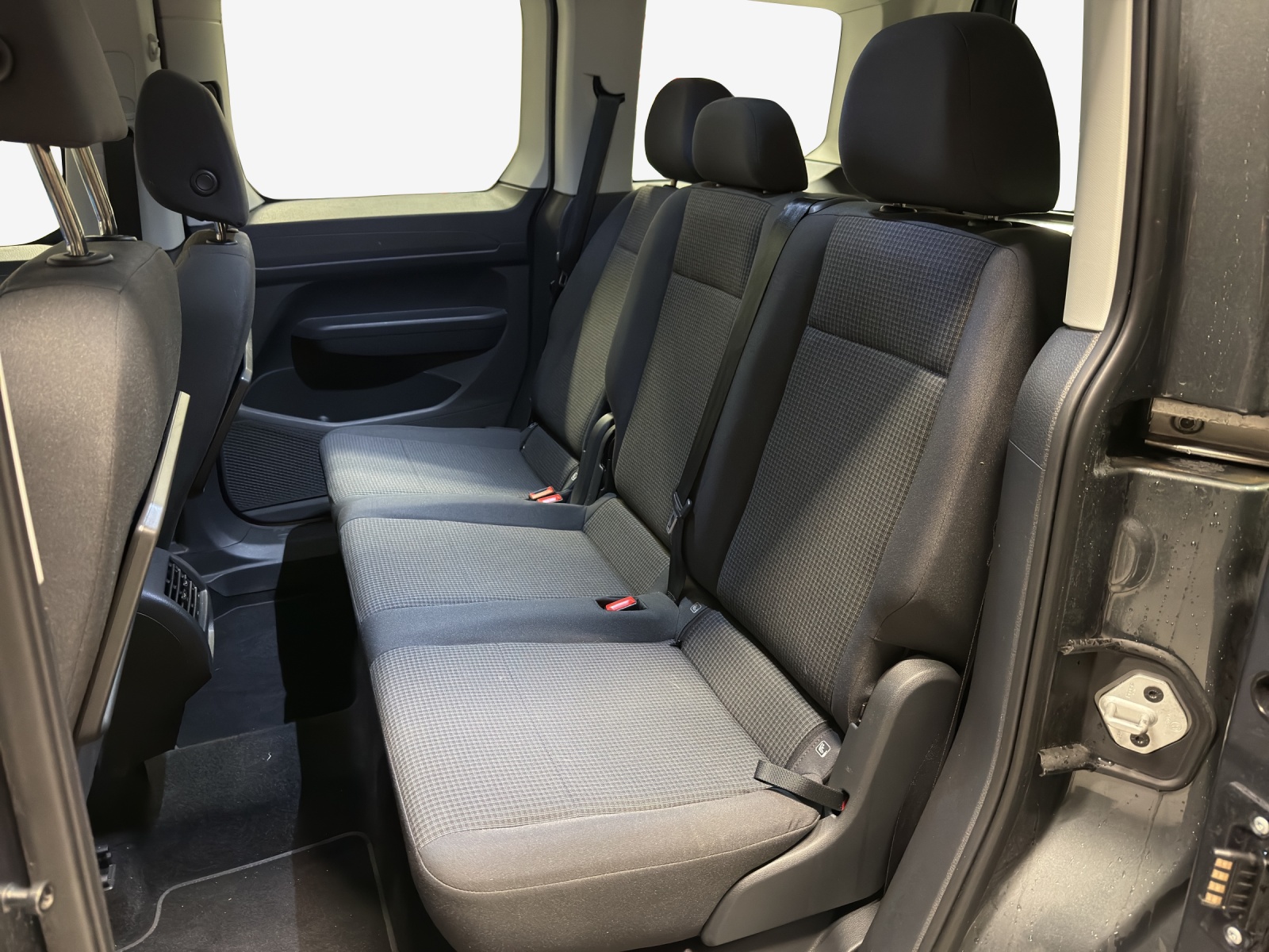 VW Caddy 1.5 TSI DSG-image-11