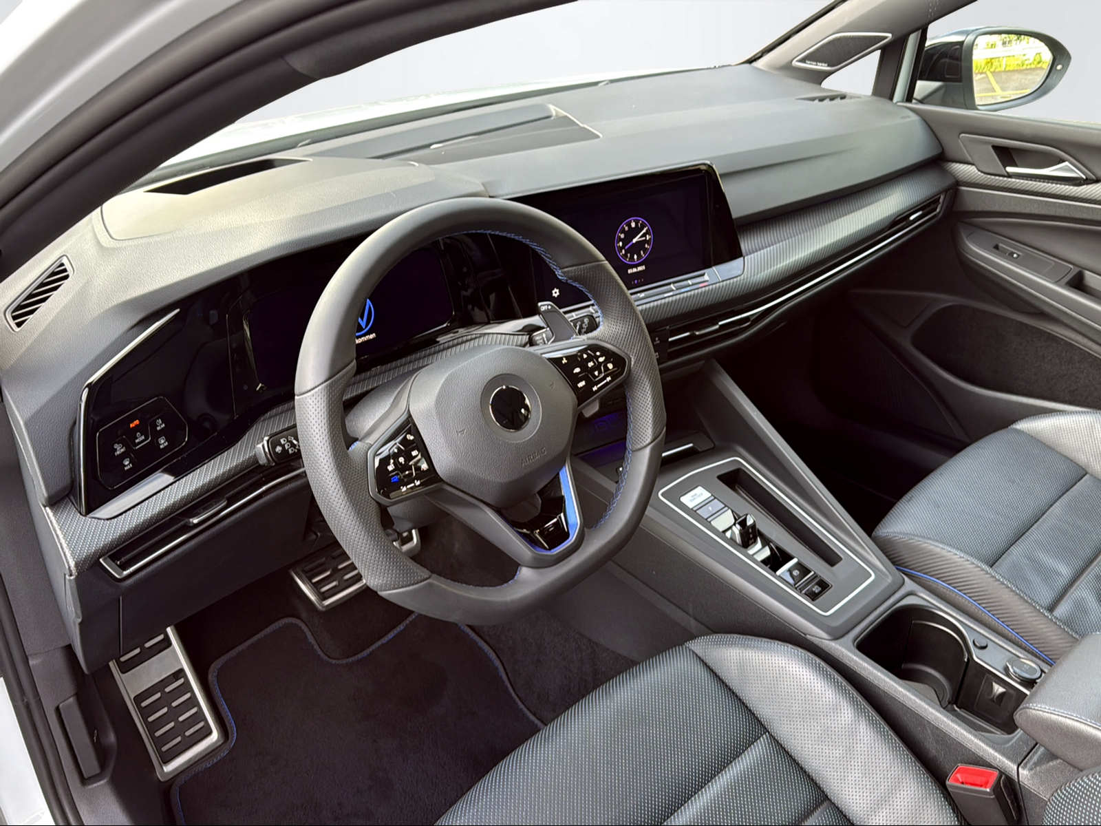 VW Golf VIII 2.0 TSI R DSG 4motion-image-9
