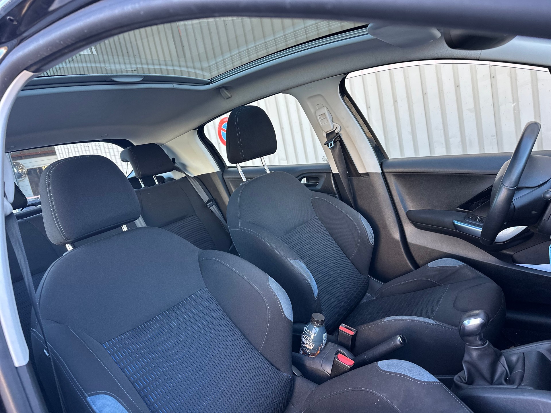 PEUGEOT 208 1.6 VTI Allure-image-8