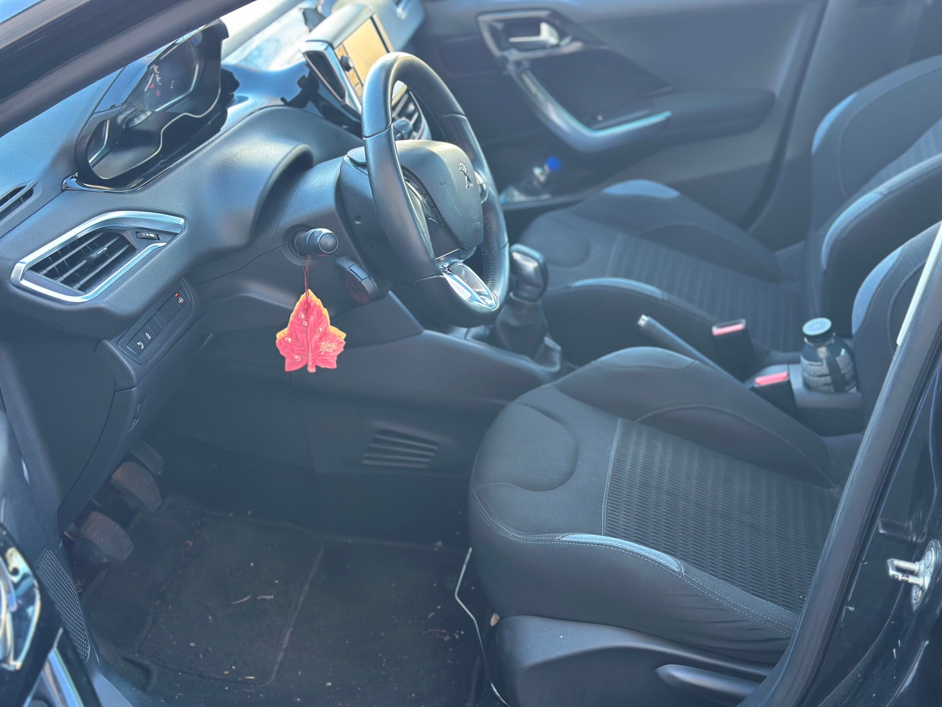 PEUGEOT 208 1.6 VTI Allure-image-9