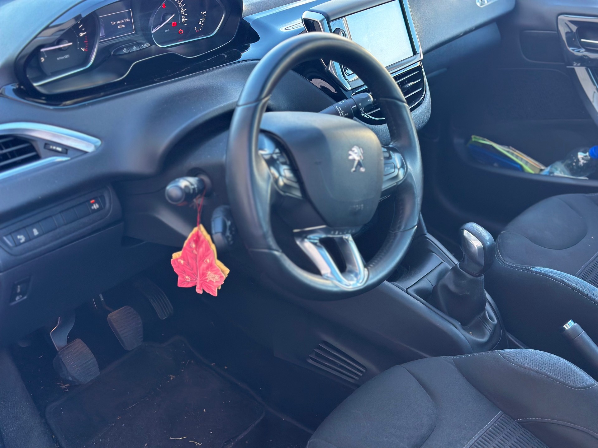 PEUGEOT 208 1.6 VTI Allure-image-10
