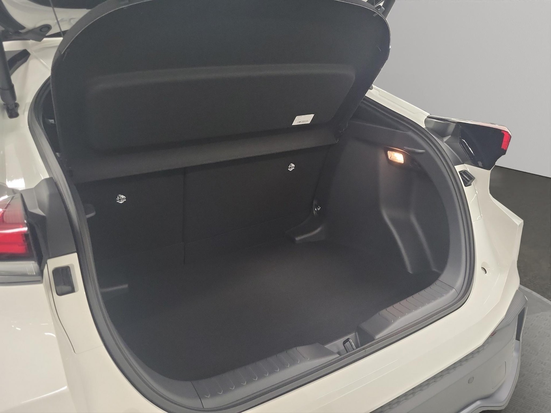 TOYOTA C-HR 1.8 HEV Trend-image-13