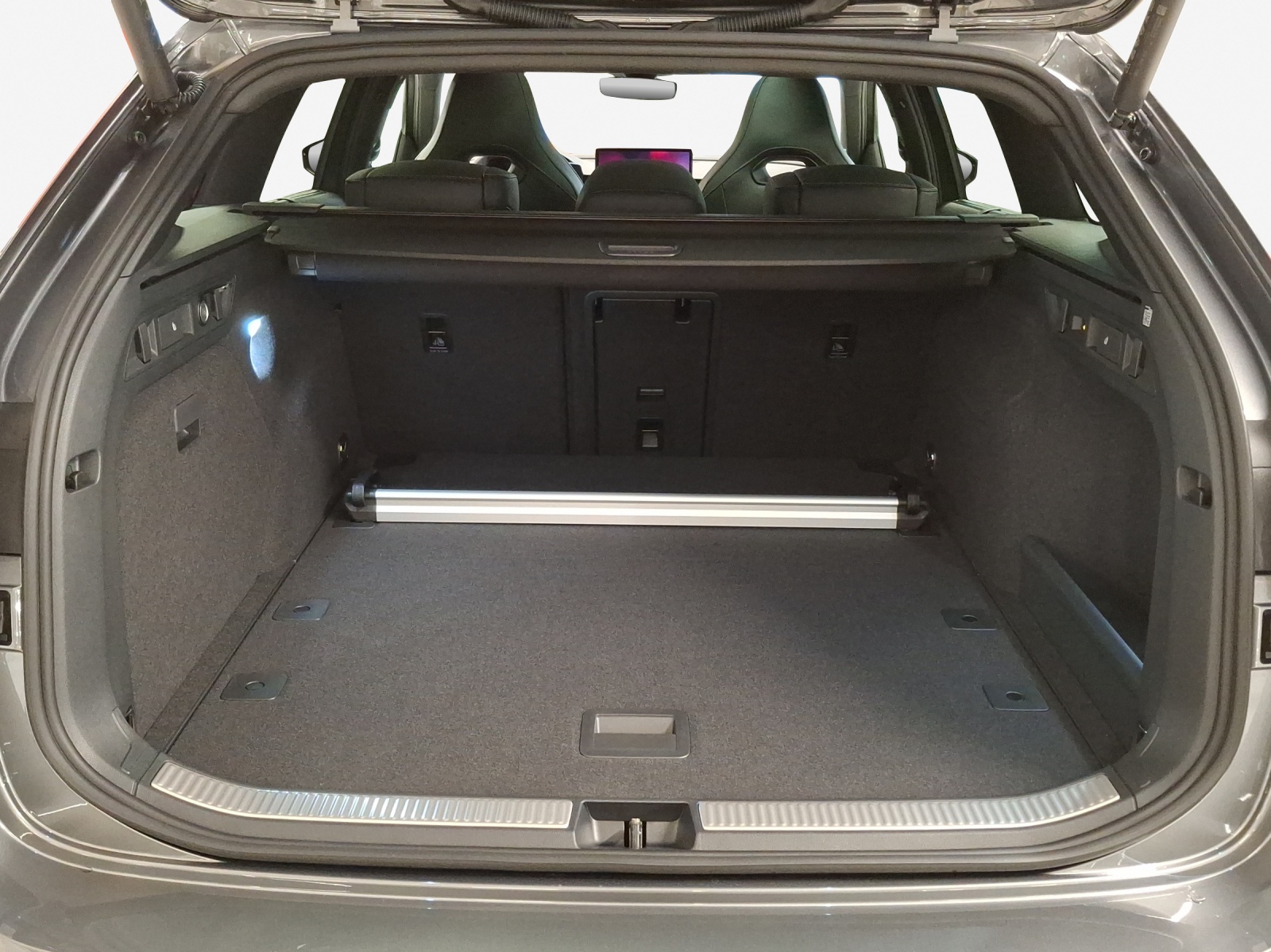 SKODA Superb Combi 2.0 TSI Sportline 4x4 DSG-image-12