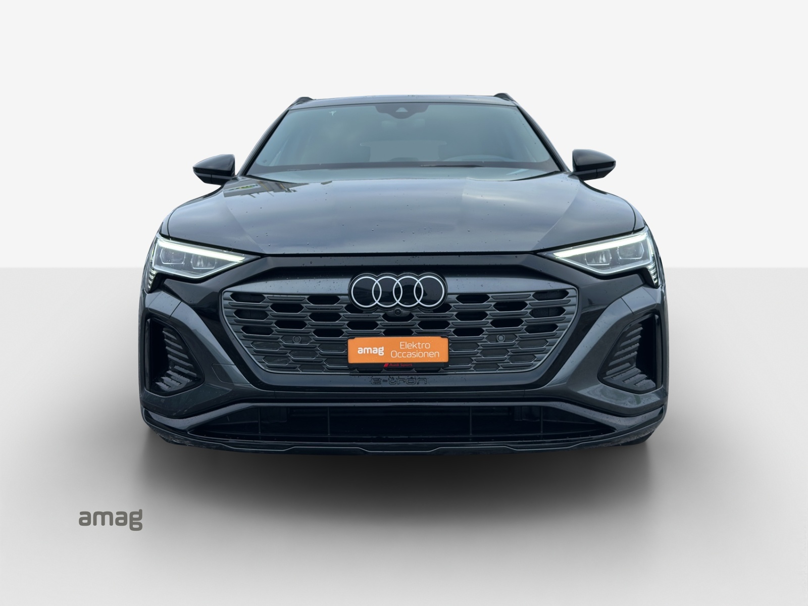 AUDI Q8 50 e-tron Black Edition quattro-image-7