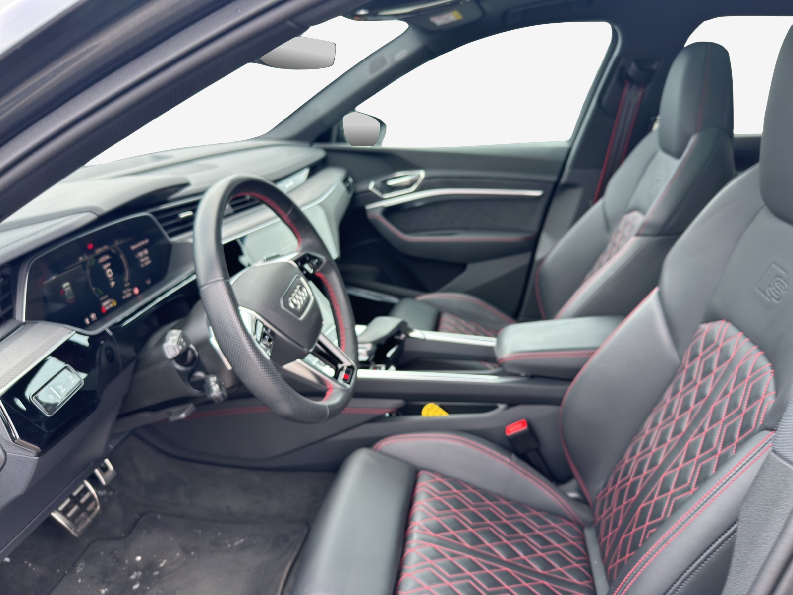 AUDI Q8 50 e-tron Black Edition quattro-image-8