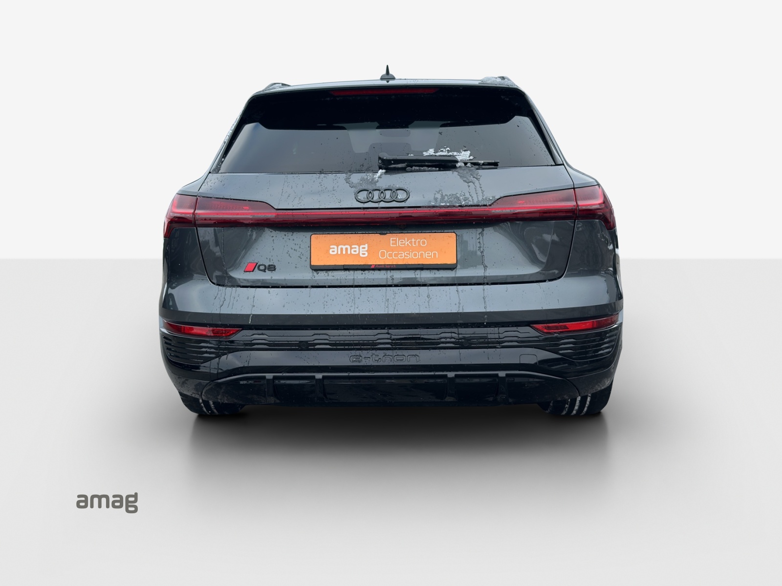 AUDI Q8 50 e-tron Black Edition quattro-image-4