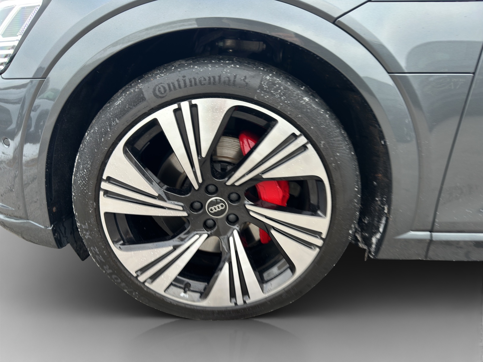 AUDI Q8 50 e-tron Black Edition quattro-image-15