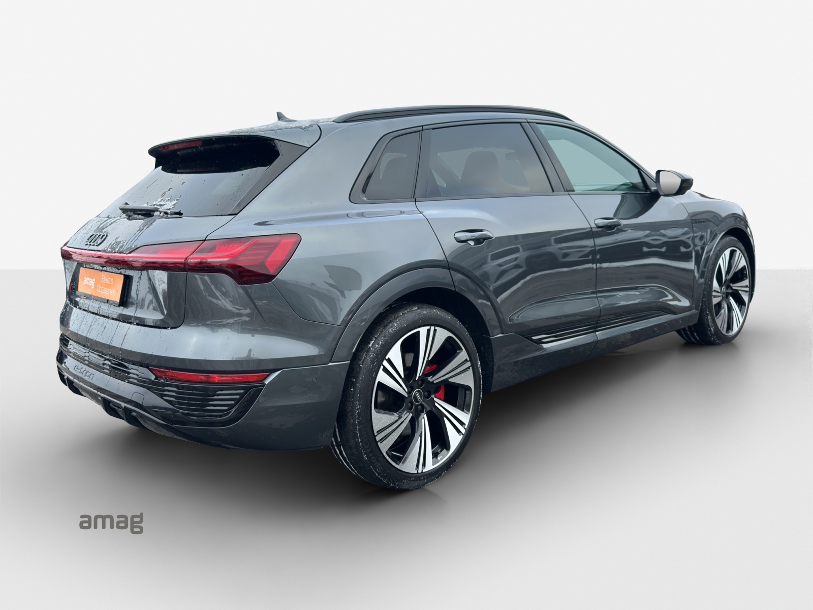 AUDI Q8 50 e-tron Black Edition quattro-image-5