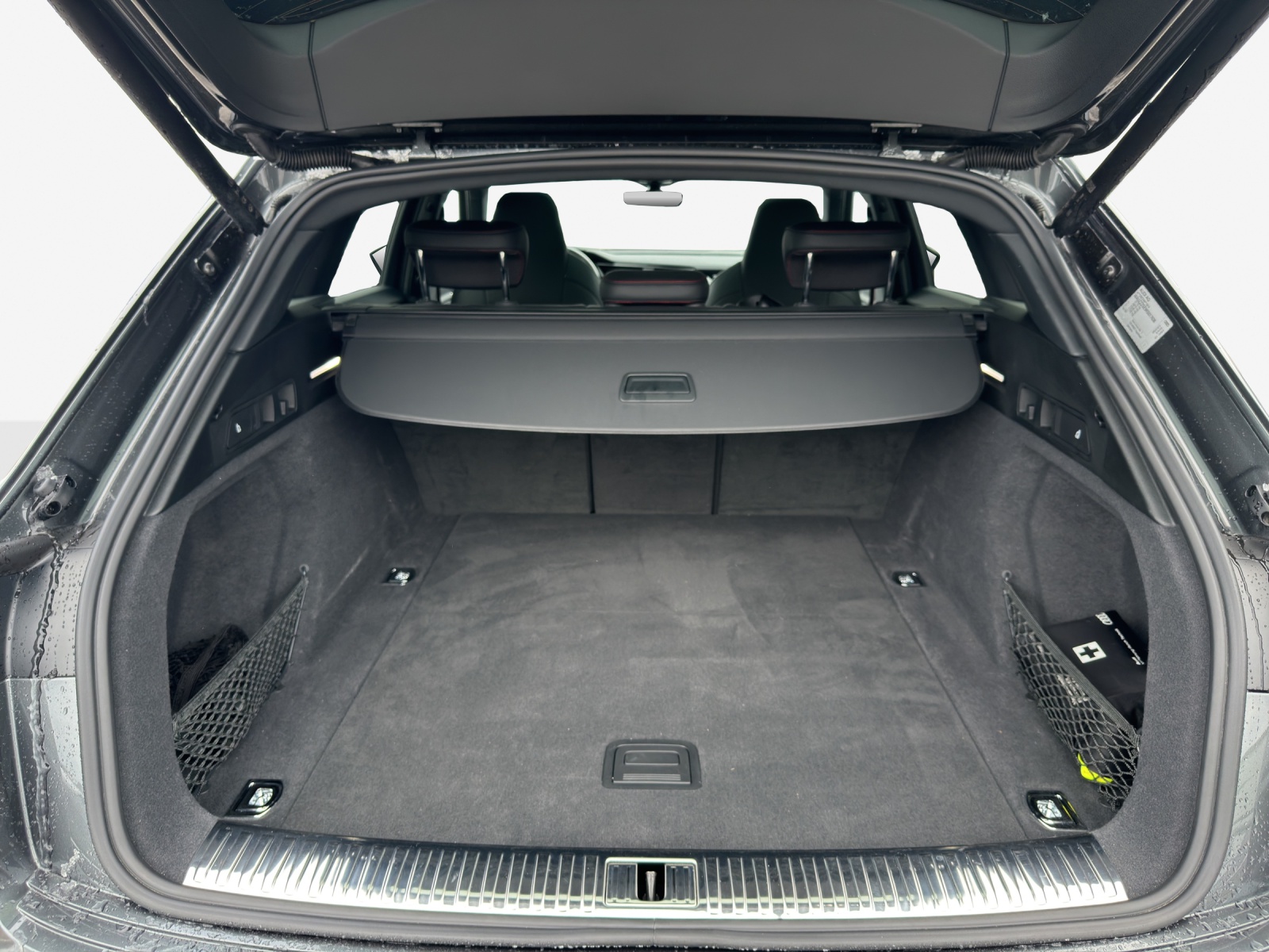 AUDI Q8 50 e-tron Black Edition quattro-image-14