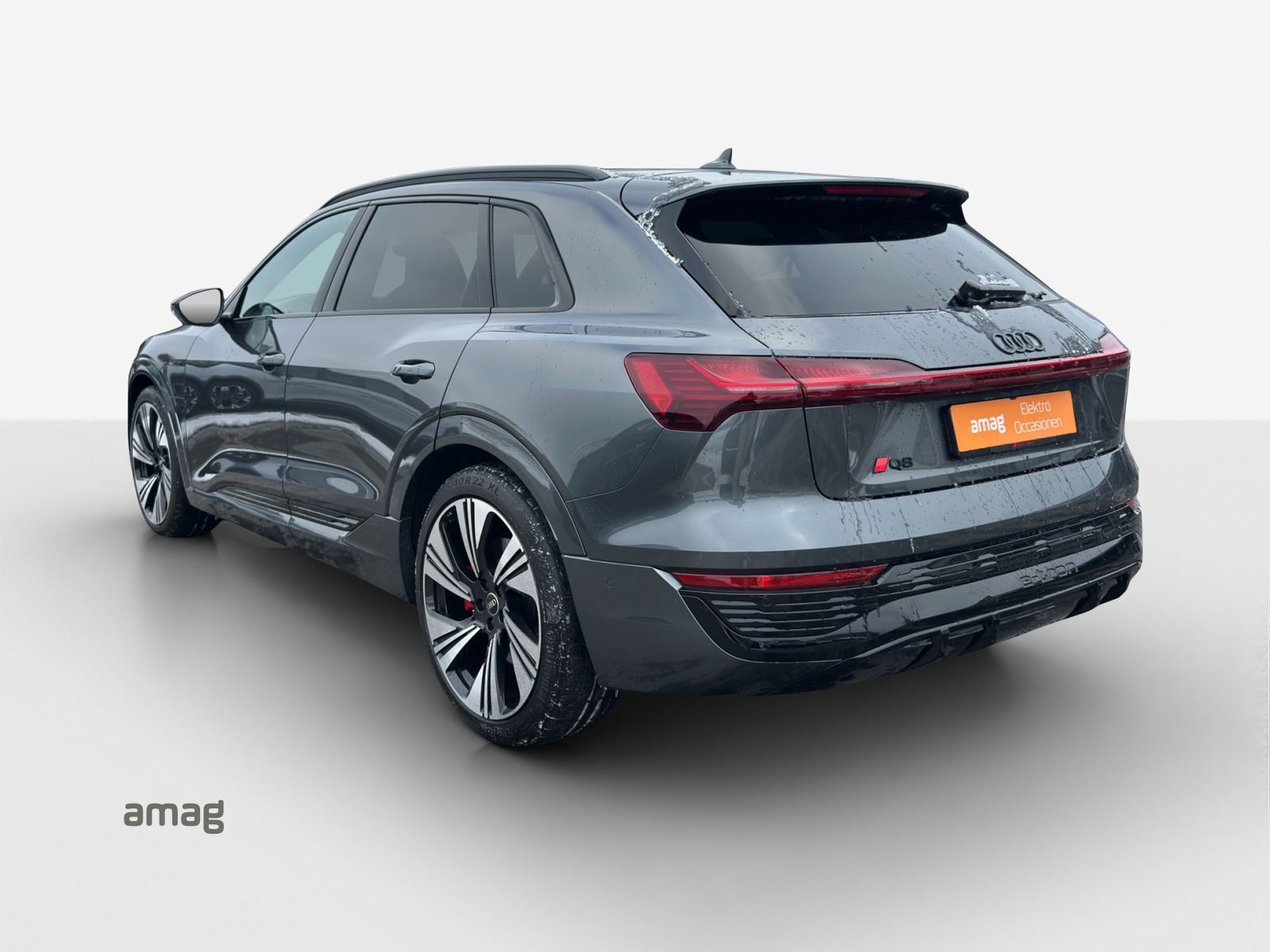 AUDI Q8 50 e-tron Black Edition quattro-image-2