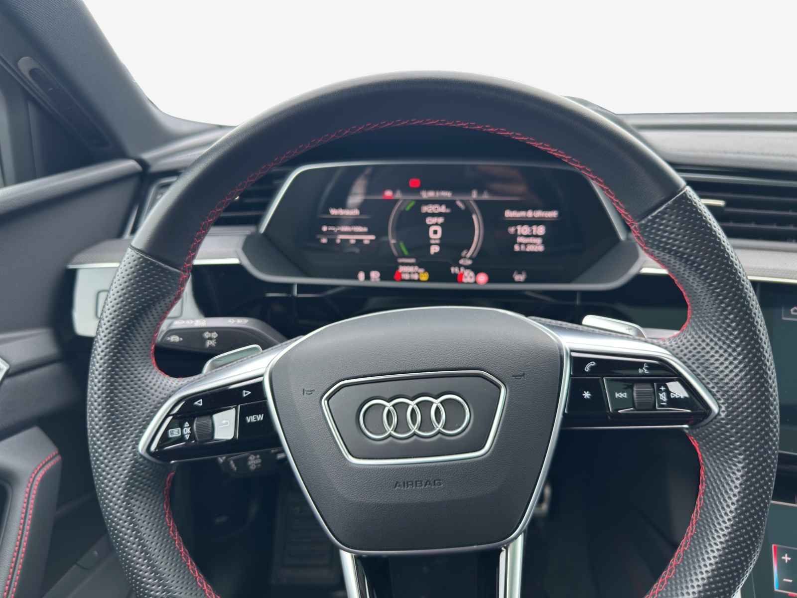 AUDI Q8 50 e-tron Black Edition quattro-image-9