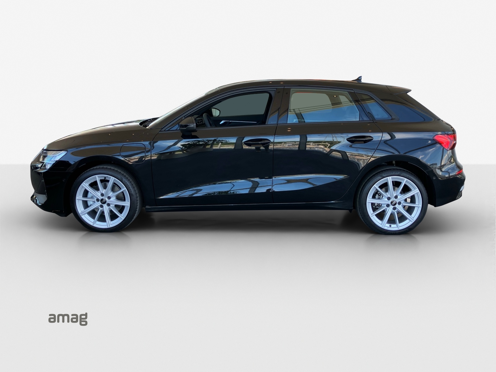 AUDI A3 Sportback 40 TFSI e Attraction S-tronic-image-1
