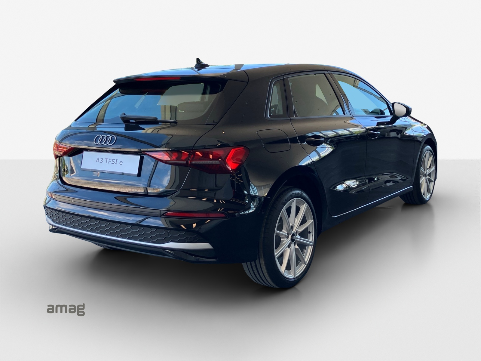 AUDI A3 Sportback 40 TFSI e Attraction S-tronic-image-4