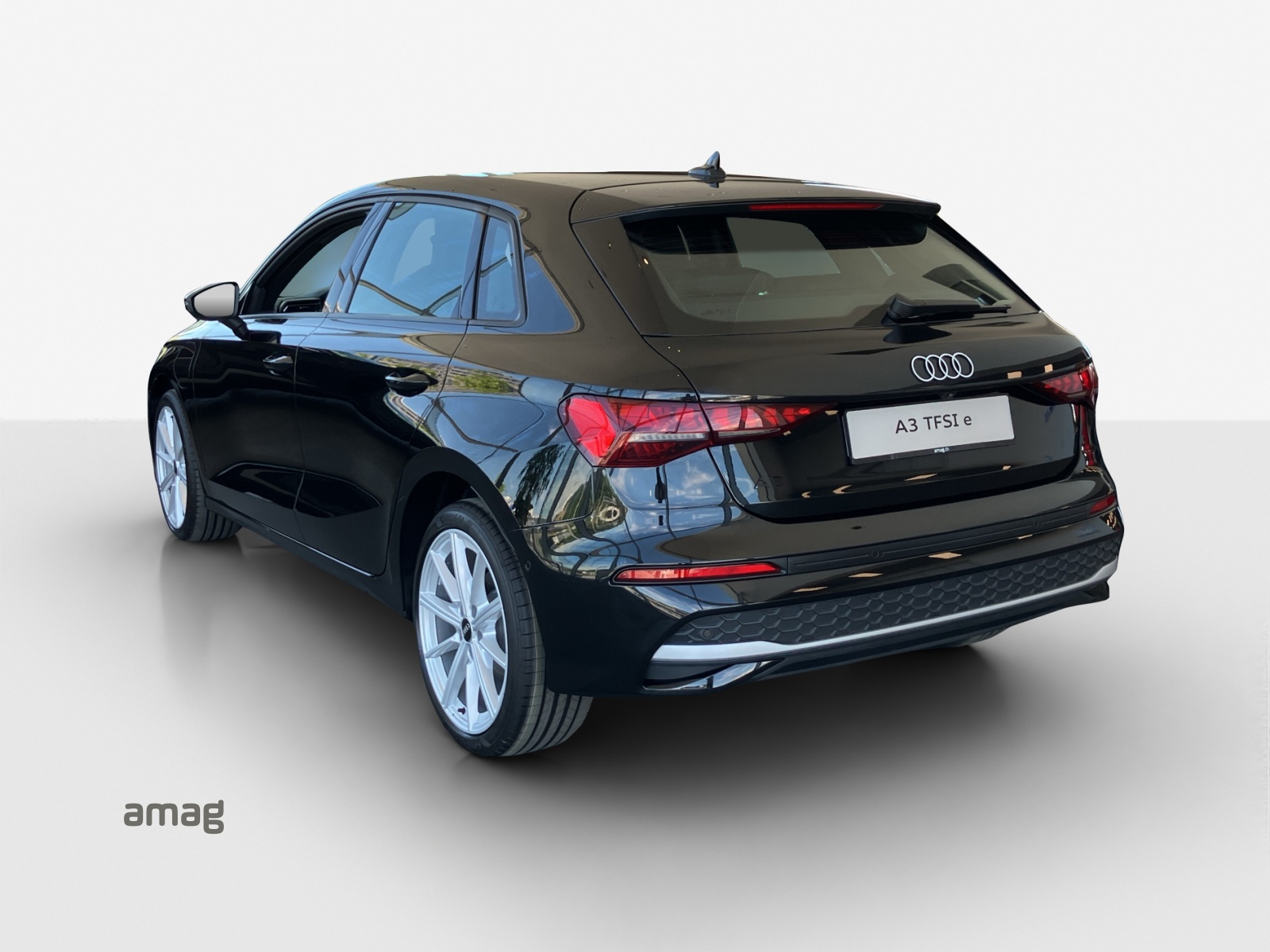 AUDI A3 Sportback 40 TFSI e Attraction S-tronic-image-2