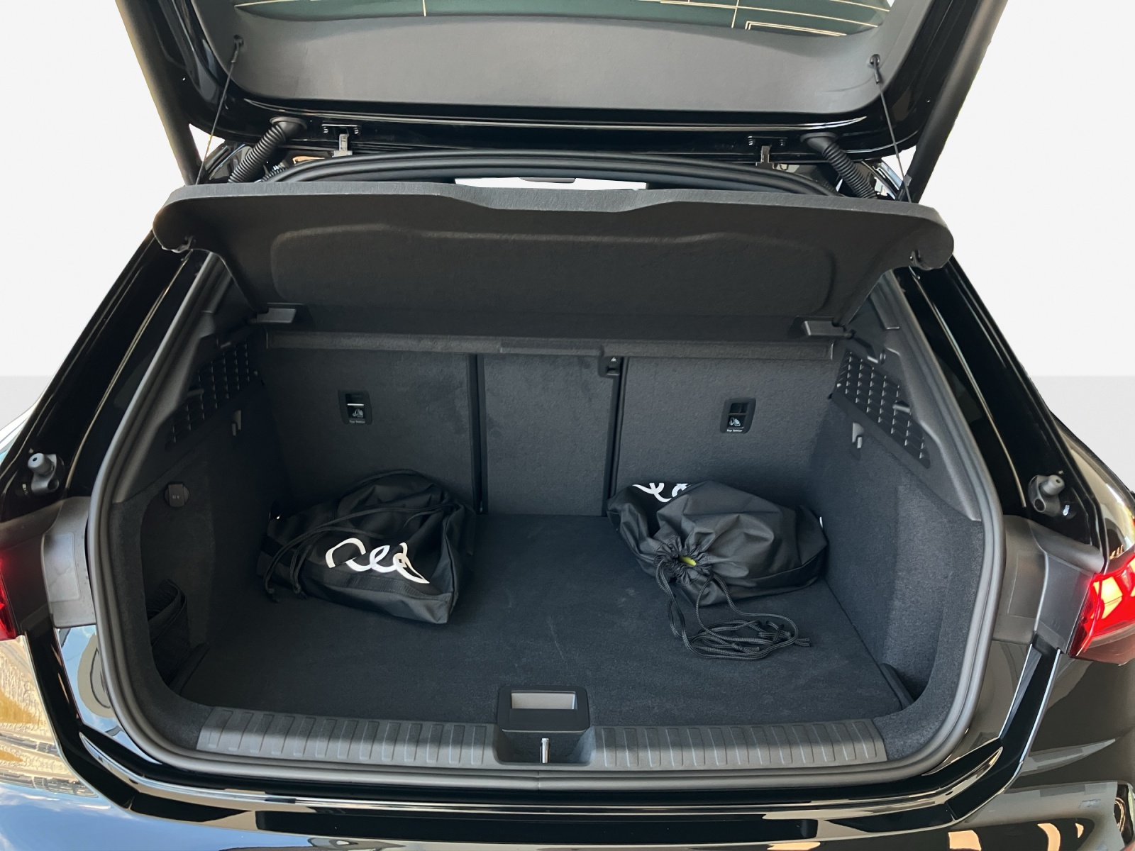 AUDI A3 Sportback 40 TFSI e Attraction S-tronic-image-12
