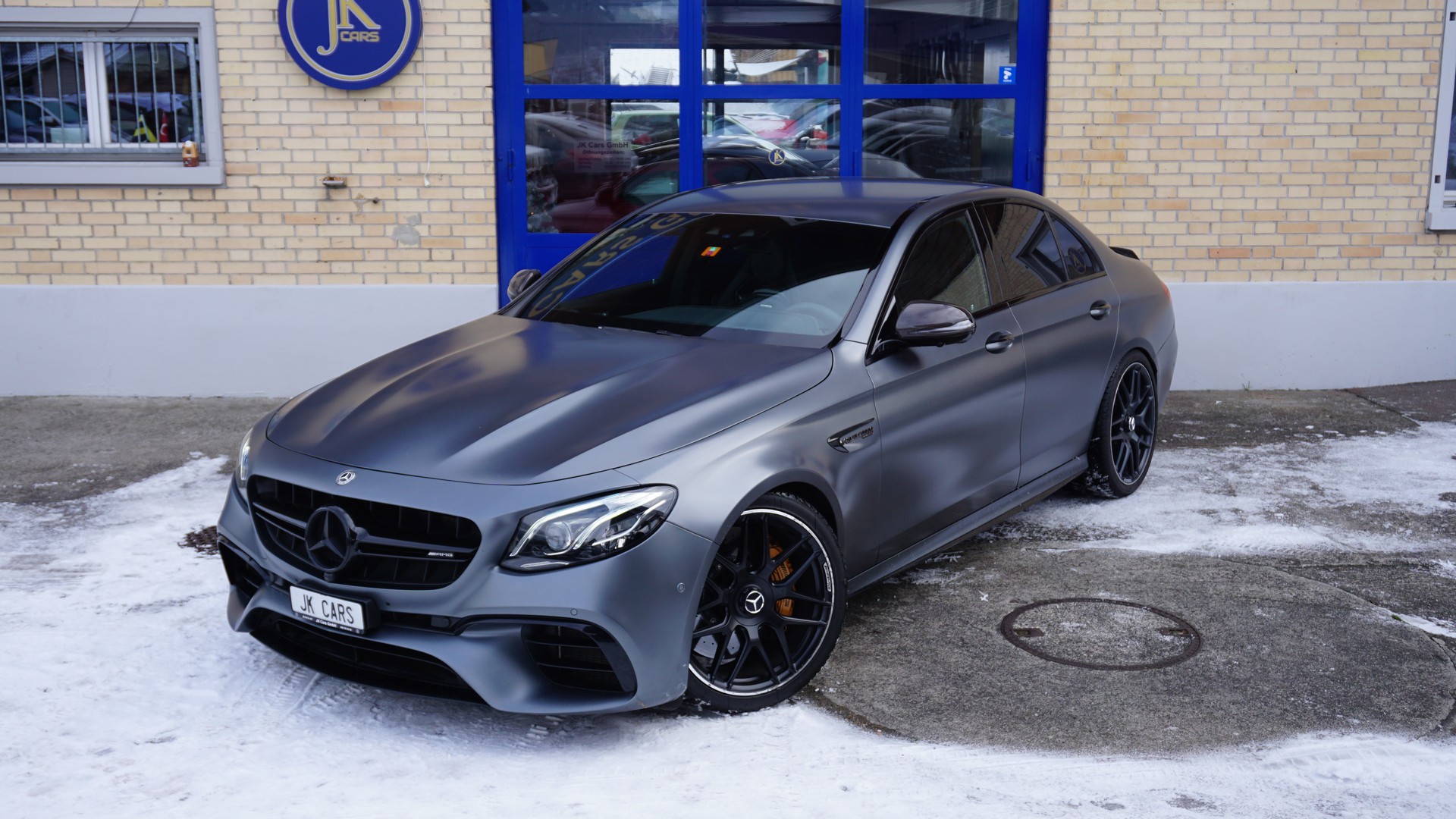 MERCEDES-BENZ E 63 S AMG Edition 1 4matic+-showroom-element-3
