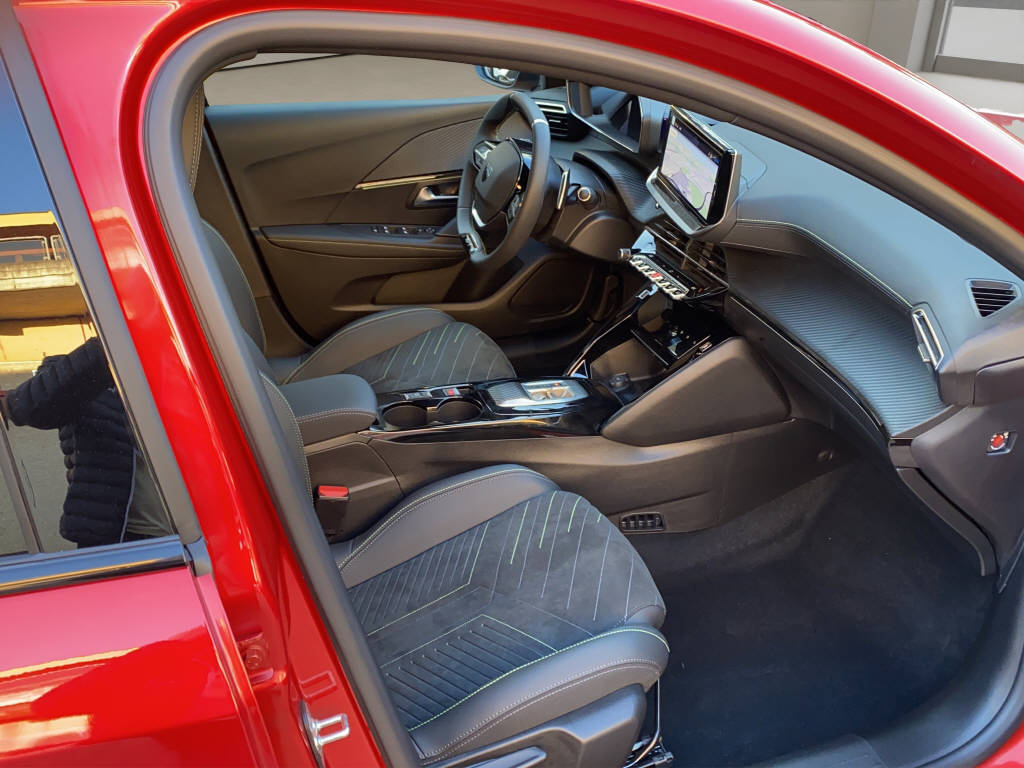 PEUGEOT 208 Hybrid 110 e-DCS6 GT-image-5