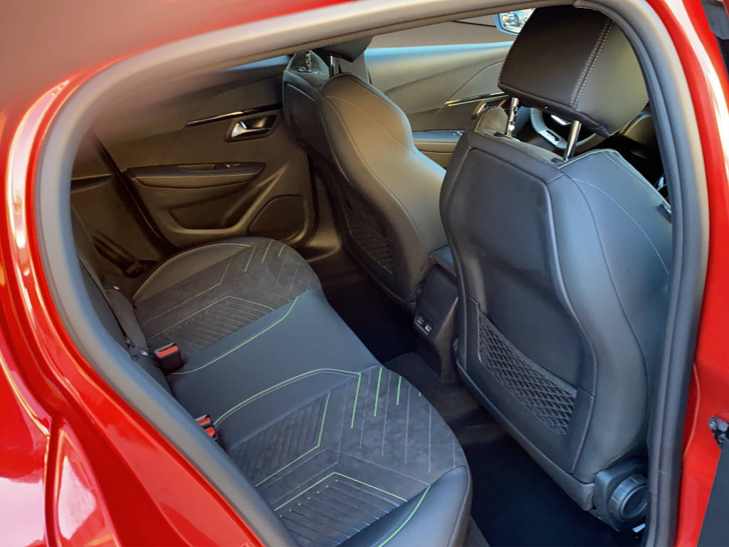 PEUGEOT 208 Hybrid 110 e-DCS6 GT-image-6