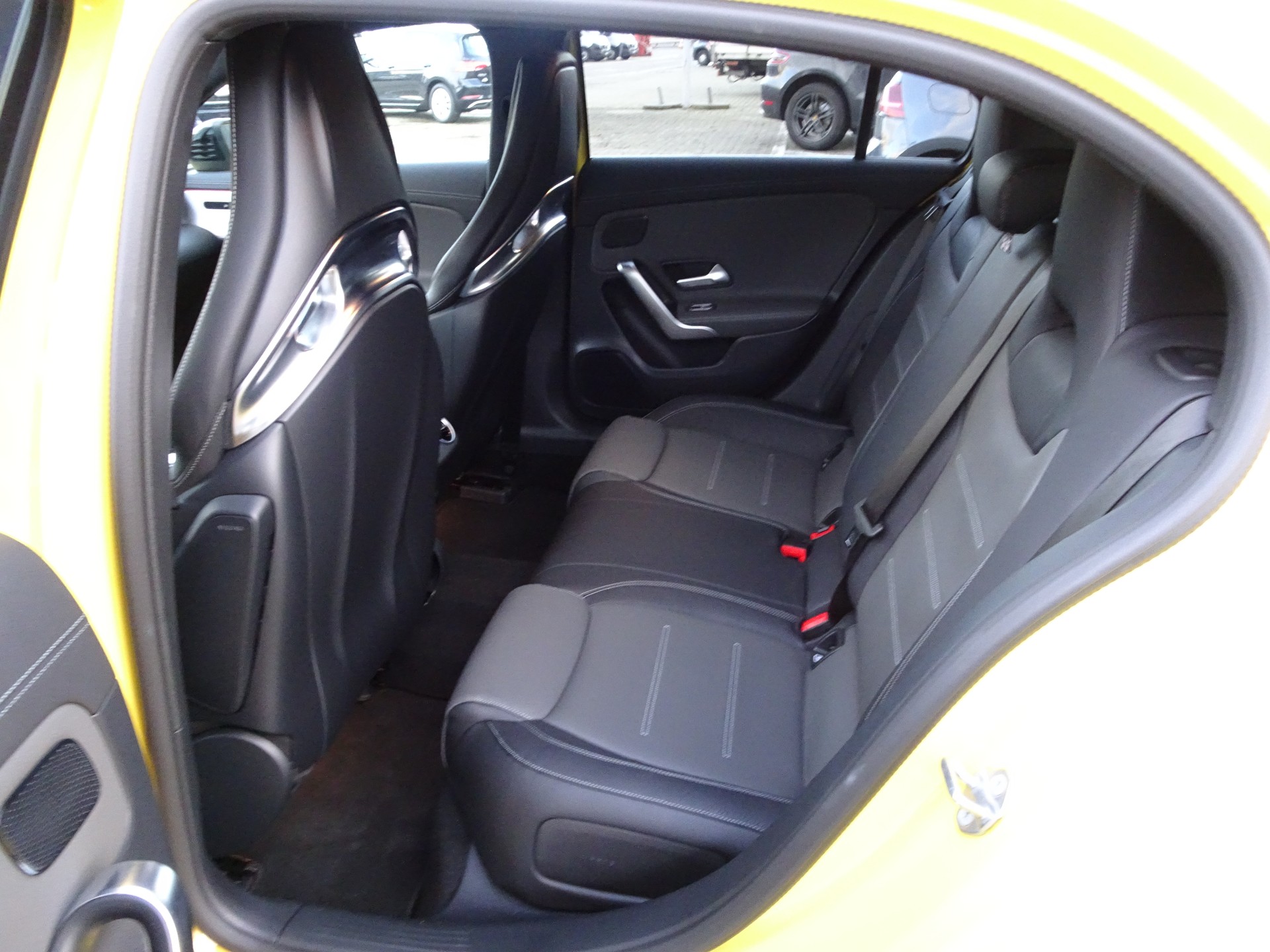 MERCEDES-BENZ A 35 AMG 4Matic Speedshift-image-14