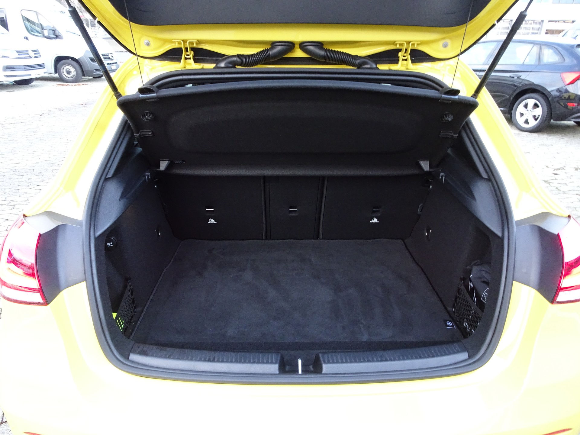 MERCEDES-BENZ A 35 AMG 4Matic Speedshift-image-15