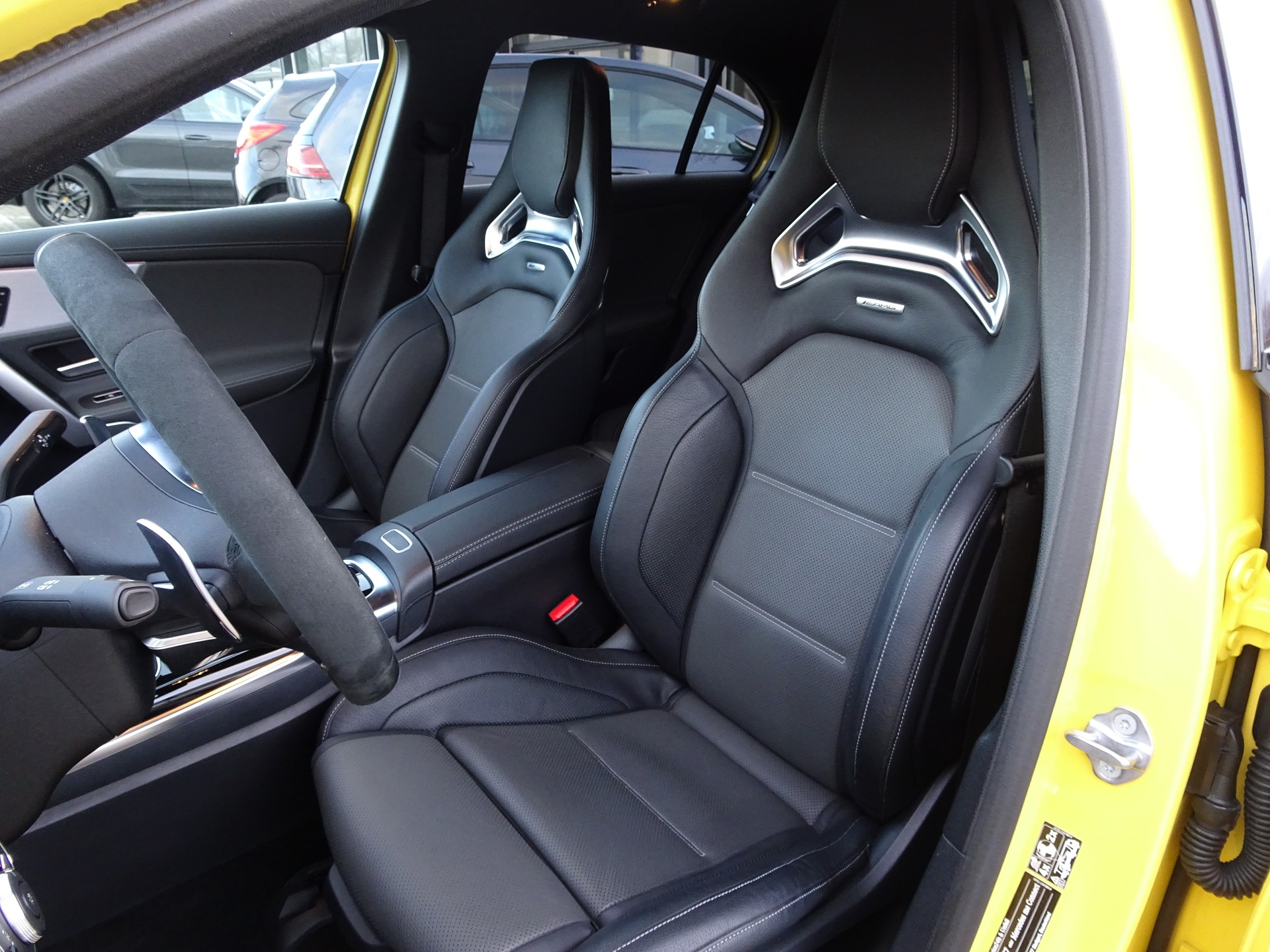 MERCEDES-BENZ A 35 AMG 4Matic Speedshift-image-7