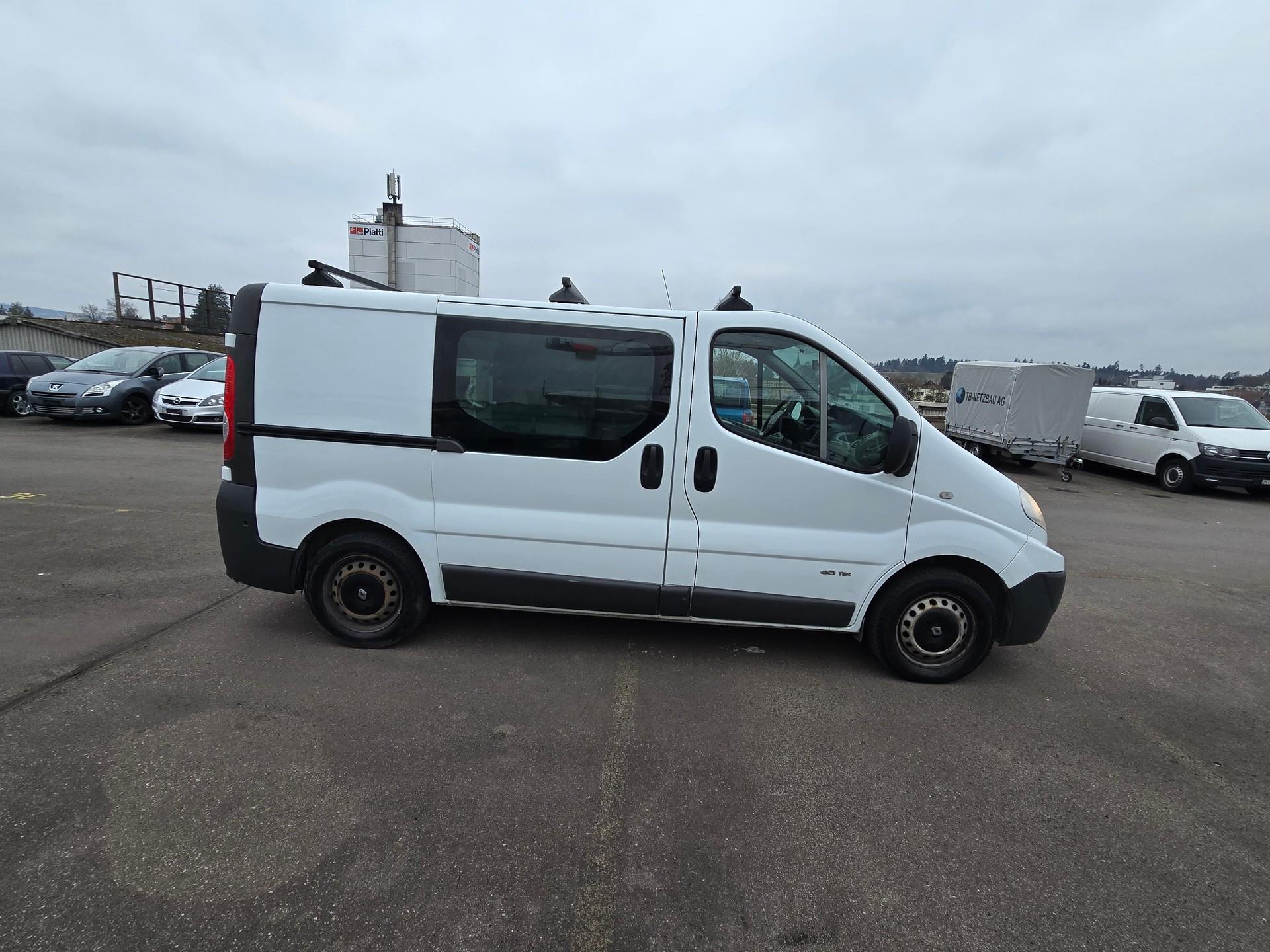 RENAULT Trafic 2.0 dCi 115 2.9t L1H1-image-2