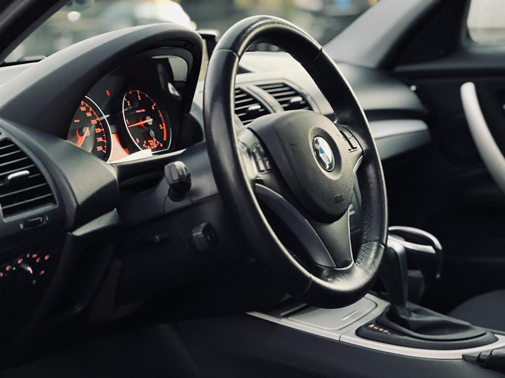 BMW 120d Dynamic Edition Steptronic-image-9