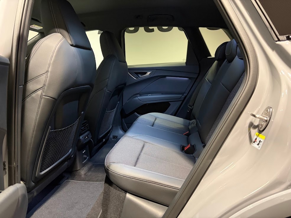 AUDI Q4 e-tron 45 Attraction quattro-image-4