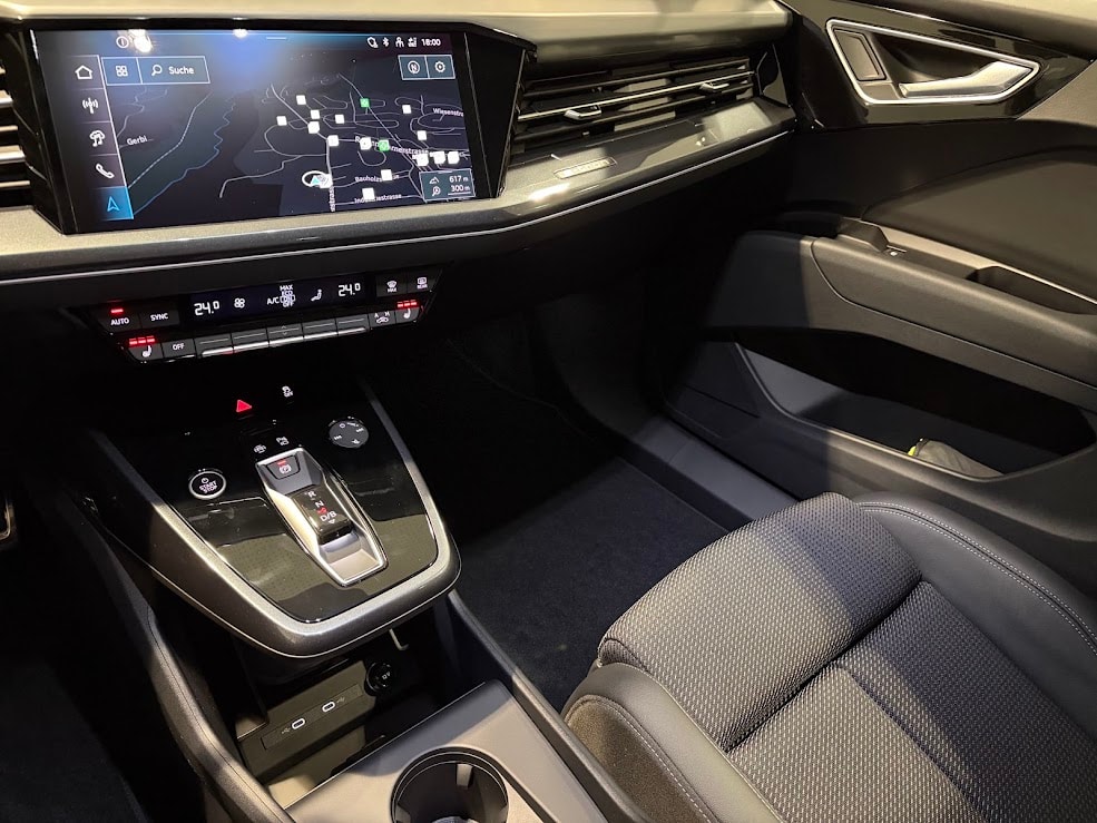 AUDI Q4 e-tron 45 Attraction quattro-image-10