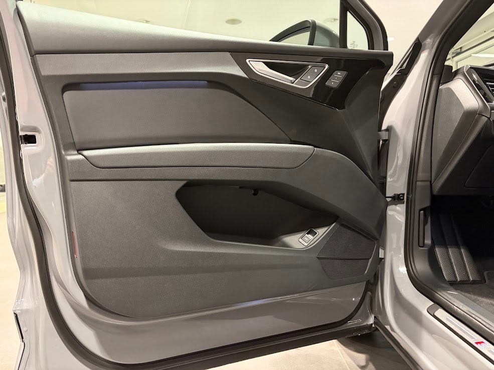 AUDI Q4 e-tron 45 Attraction quattro-image-2