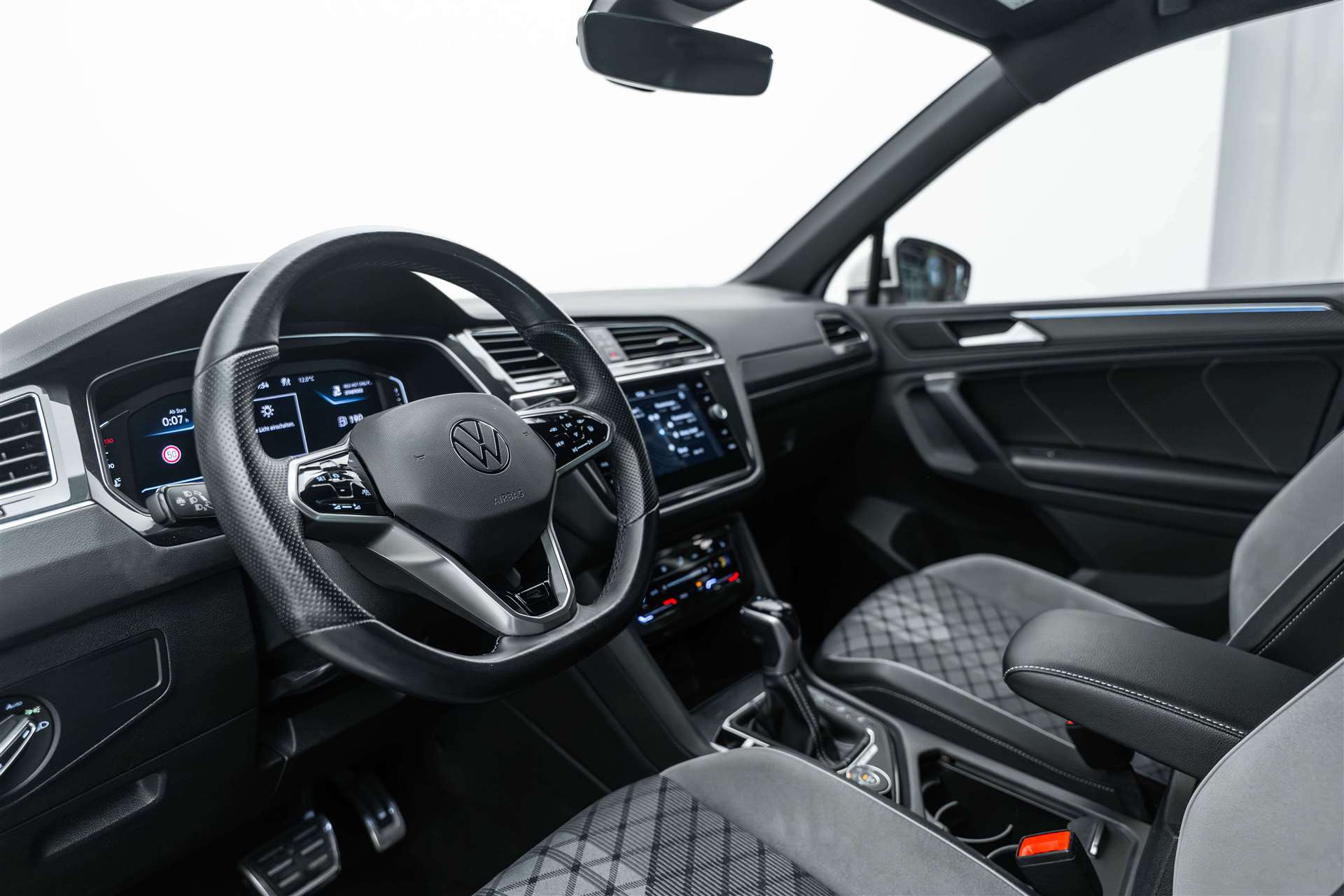 VW Tiguan 2.0 TDI SCR R-Line 4Motion DSG 200PS-image-7
