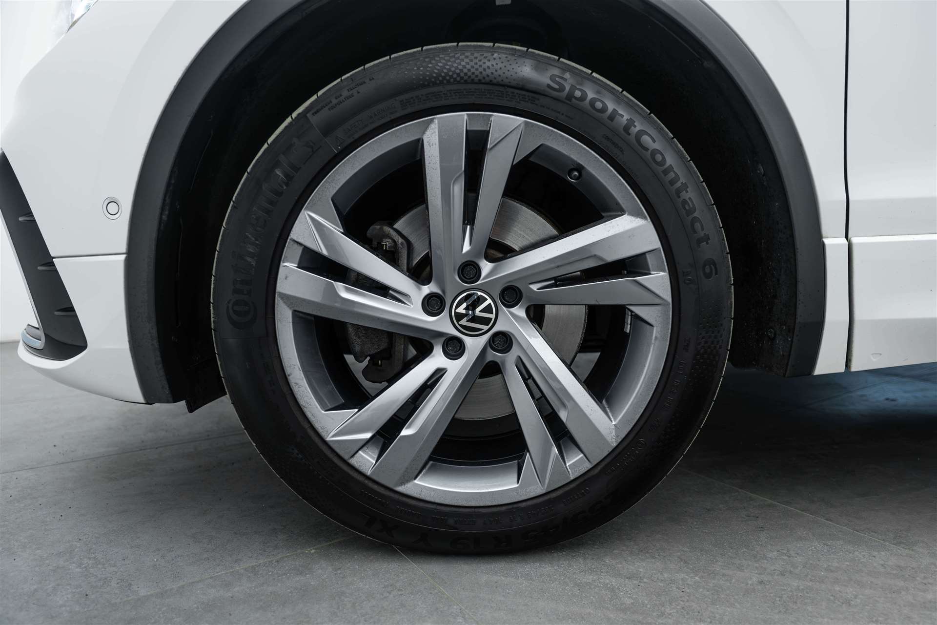 VW Tiguan 2.0 TDI SCR R-Line 4Motion DSG 200PS-image-5