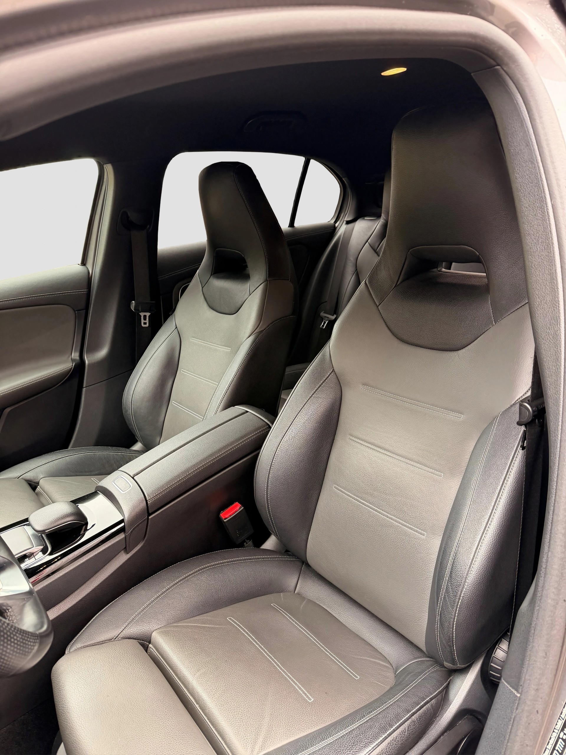 MERCEDES-BENZ A 250 4Matic AMG Line 4Matic 7G-DCT-image-8