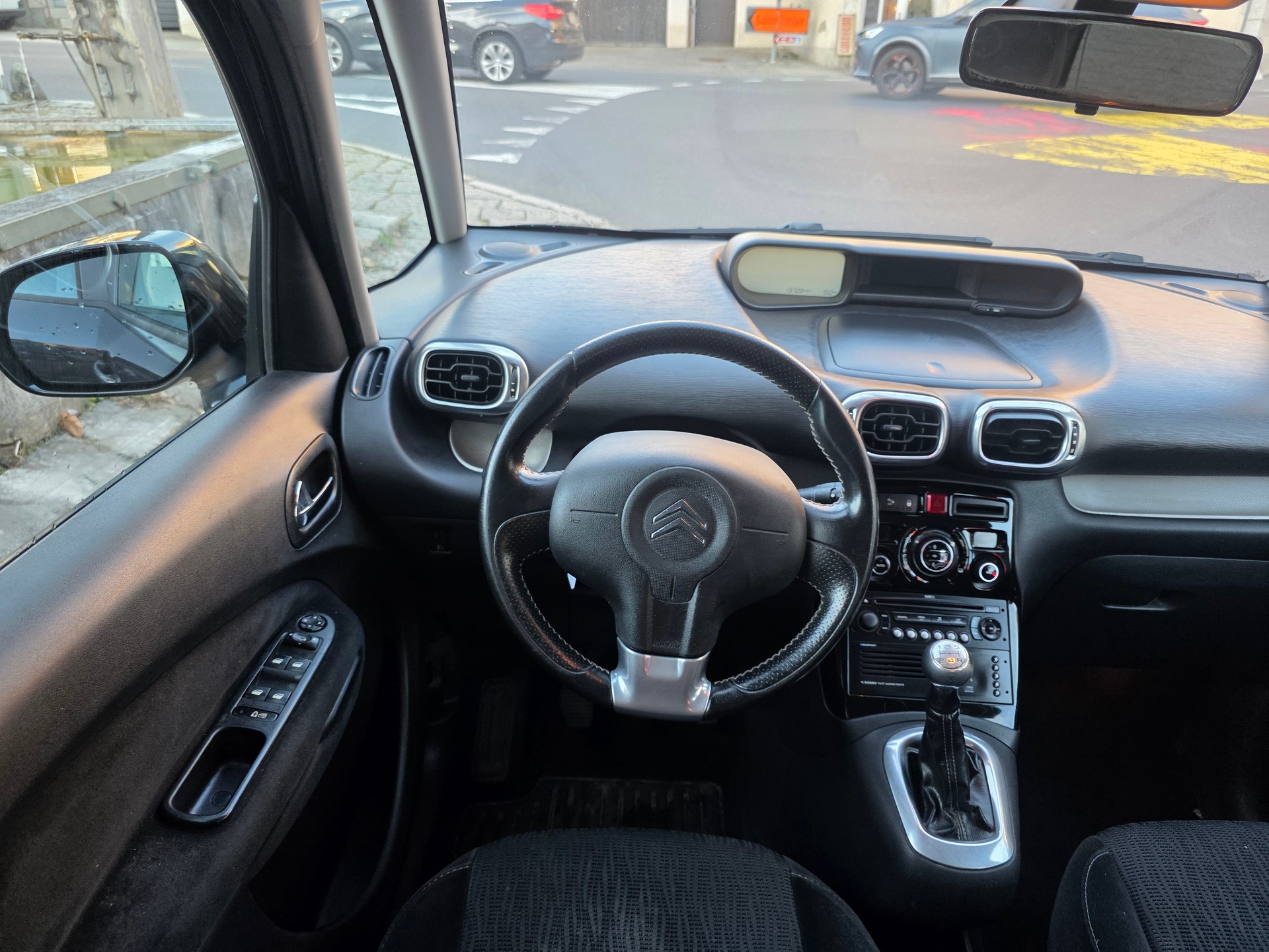 CITROEN C3 Picasso 1.4i 16V Exclusive-image-5